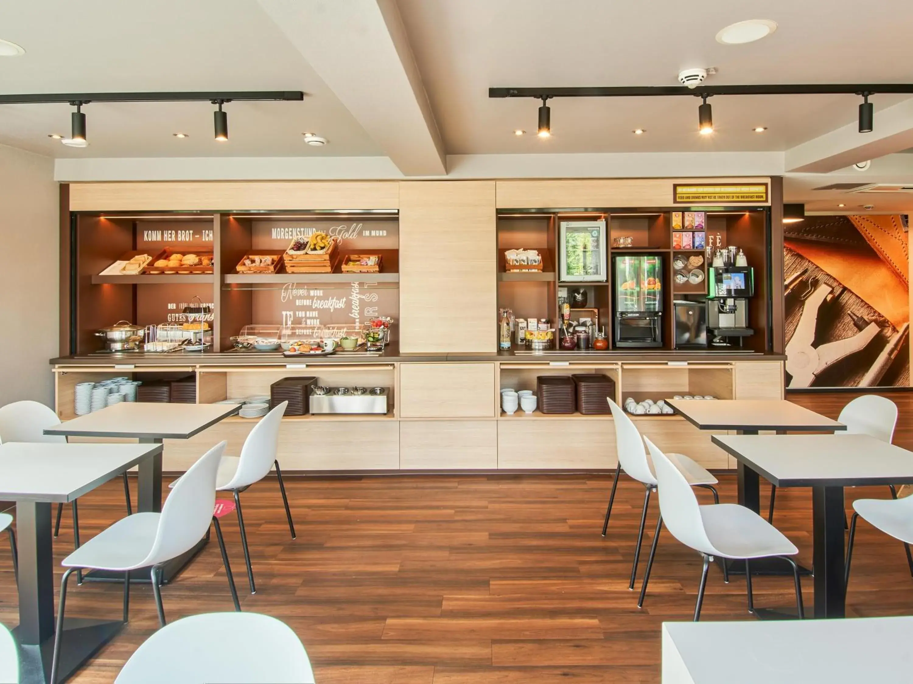 Restaurant/places to eat in B&B Hotel Offenbach-Süd Restaurant/places to eat in B&B Hotel Offenbach-Süd