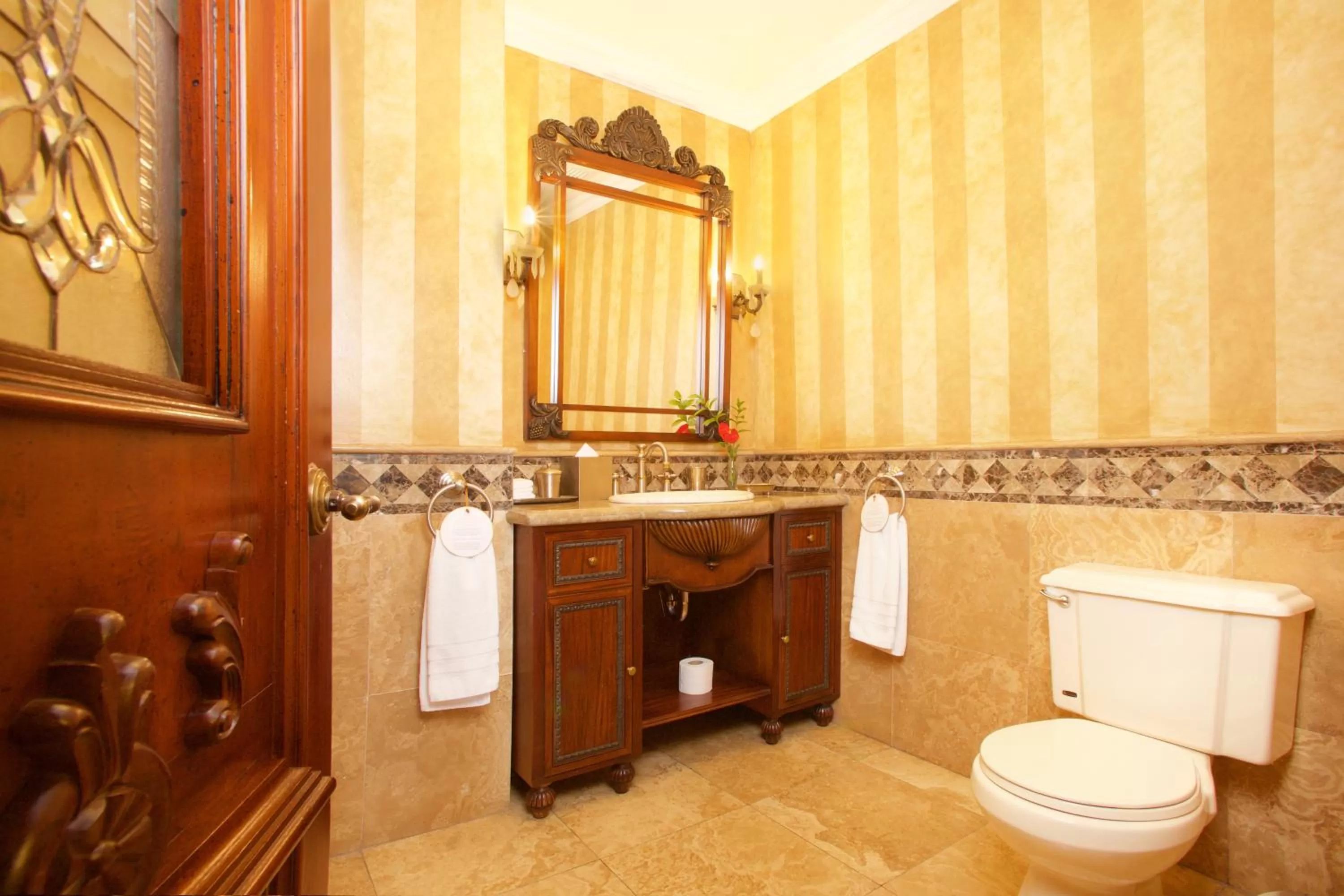 Bathroom in Plaza Grande Hotel