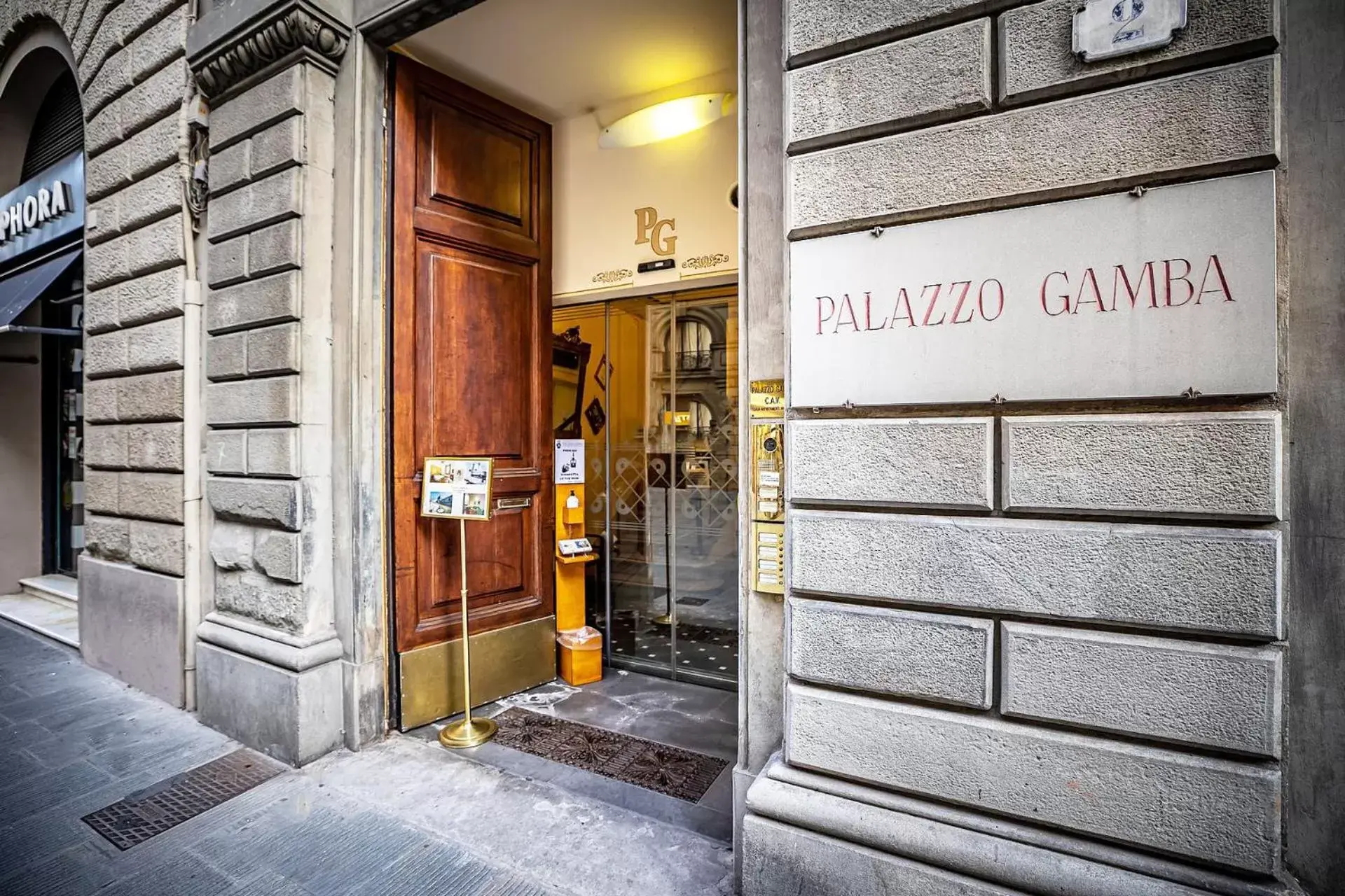 Facade/entrance in Palazzo Gamba Apartments al Duomo