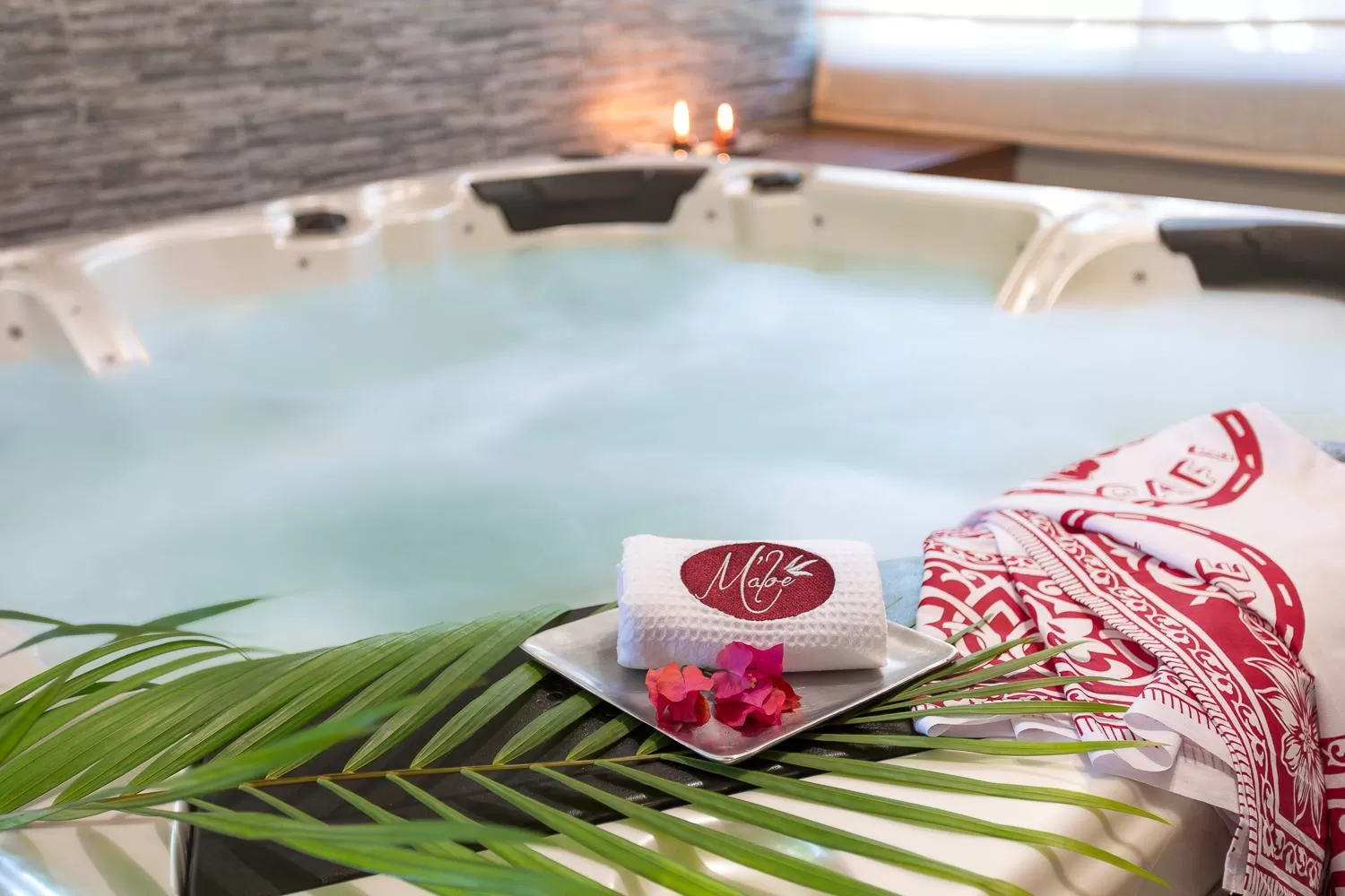 Hot Tub, Bed in Relais des Plateaux & Spa– Ivato International Airport