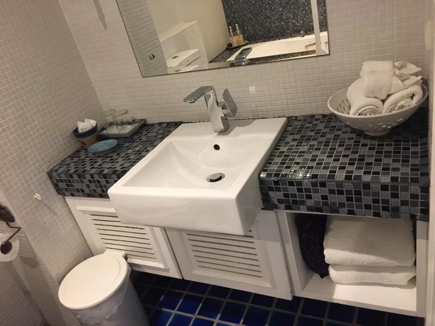 Bathroom in At Pingnakorn Nimman Hotel