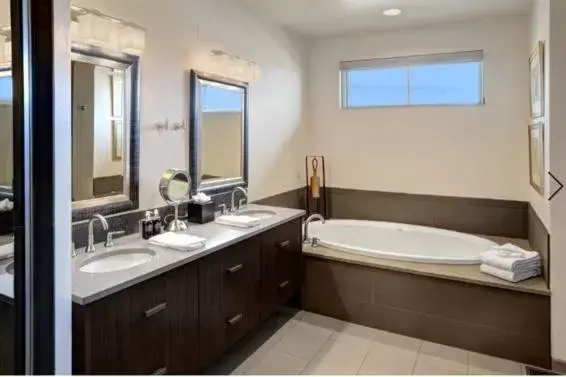 Bathroom in Garden of the Gods Club & Resort