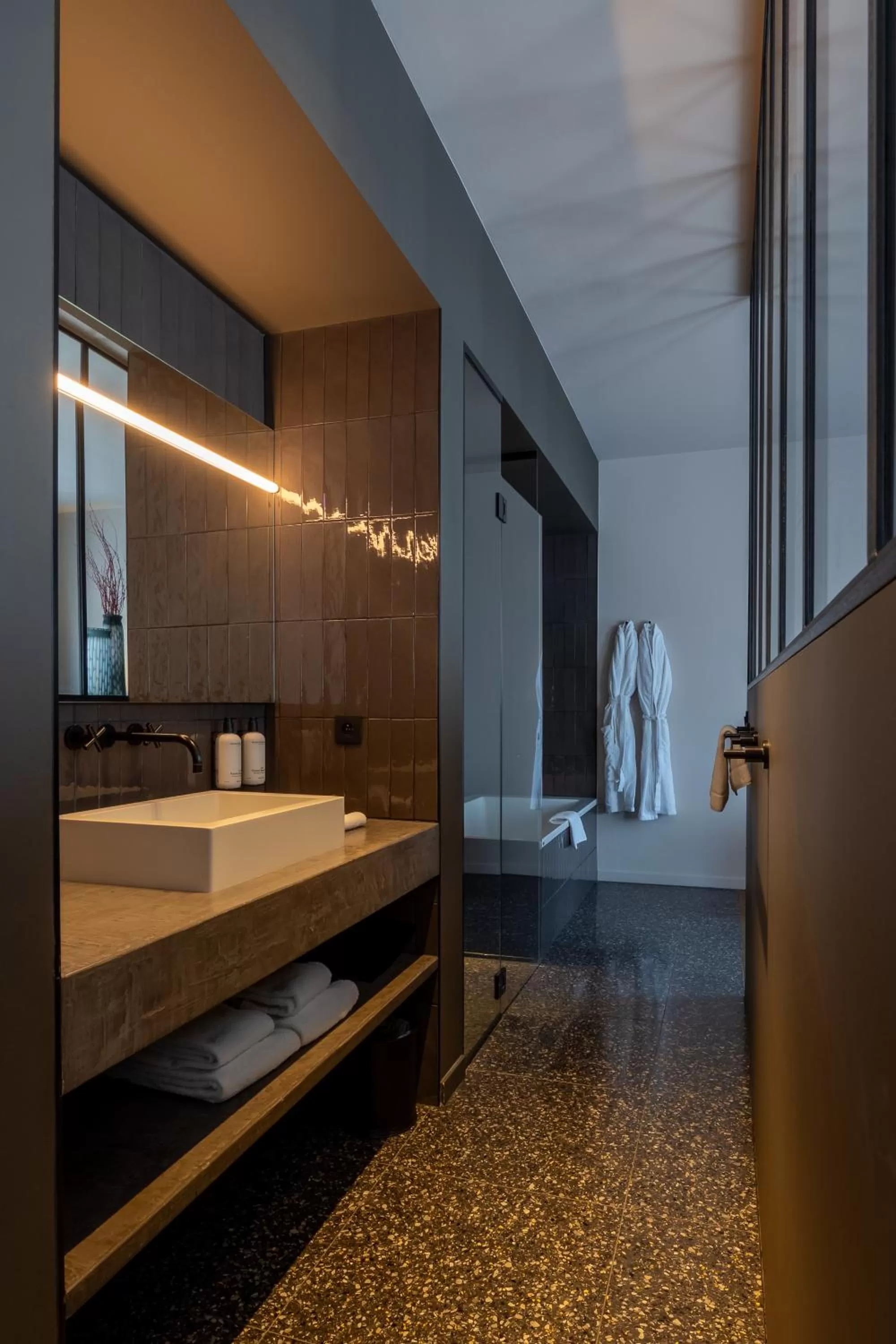 Bathroom, Bed in U Eat & Sleep Antwerp