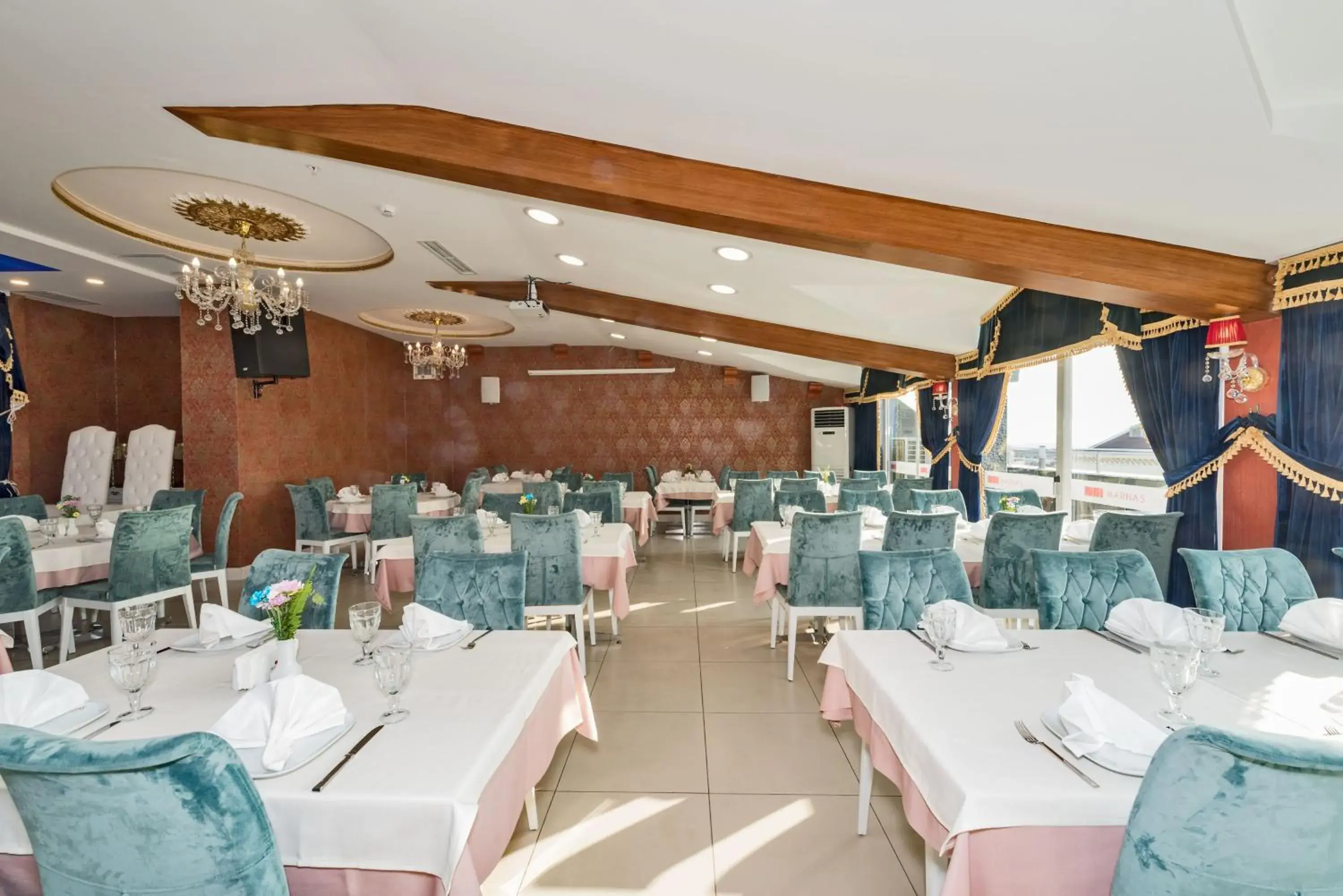 Restaurant/places to eat in Marnas Hotels Restaurant/places to eat in Marnas Hotels