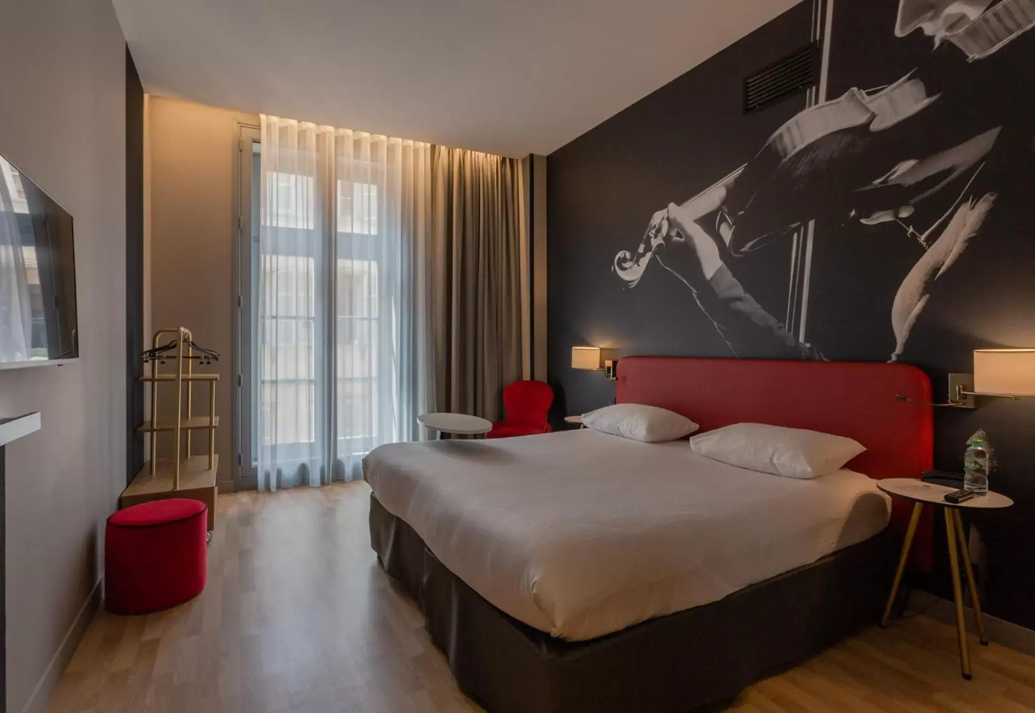 Photo of the whole room, Room Photo in Ibis Styles Toulouse Capitole