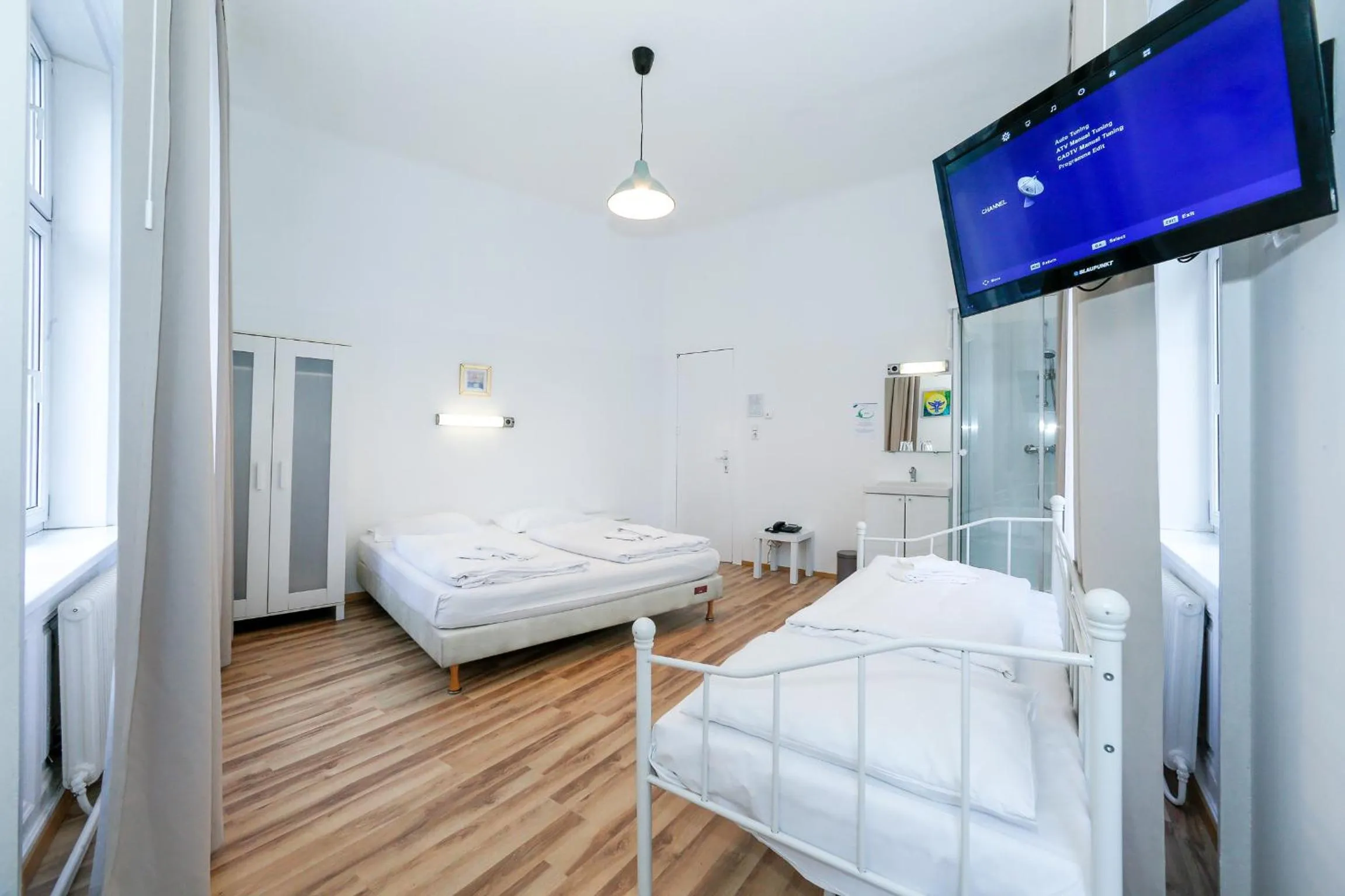 Bed in Timeout City Hotel, 5 min to city center, Self Check In