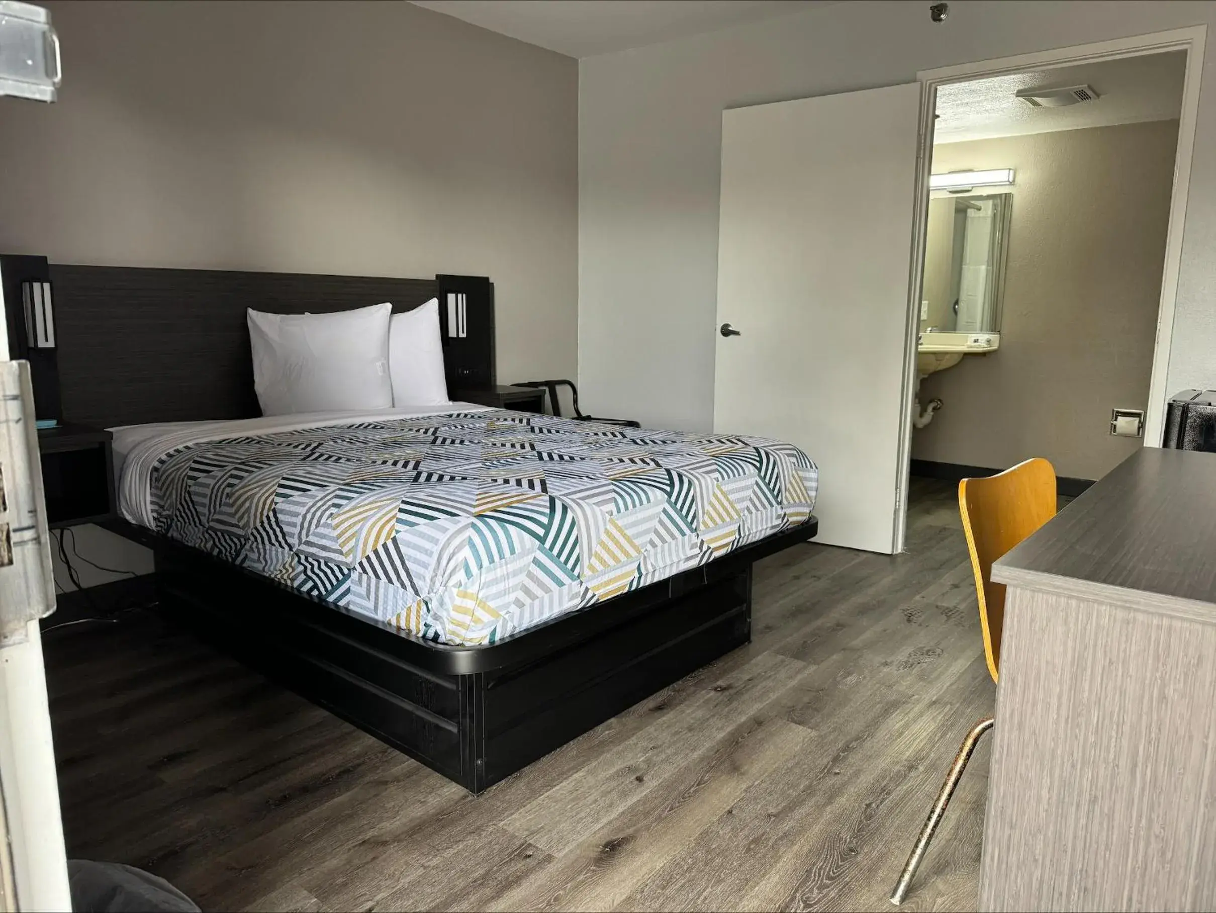 Bed in Motel 6-Bradenton, FL Bed in Motel 6-Bradenton, FL