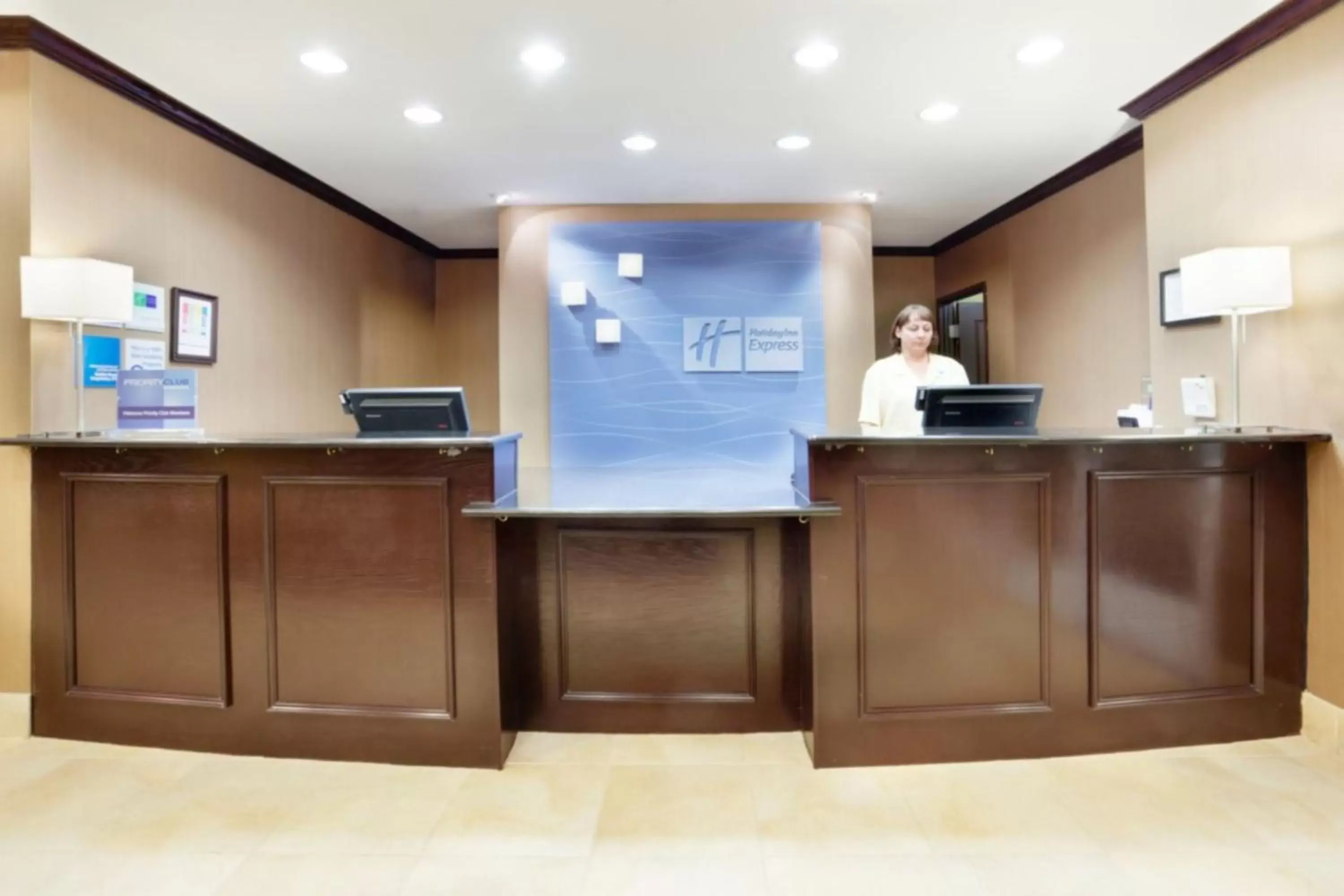 Property building in Holiday Inn Express Georgetown by IHG Property building in Holiday Inn Express Georgetown by IHG
