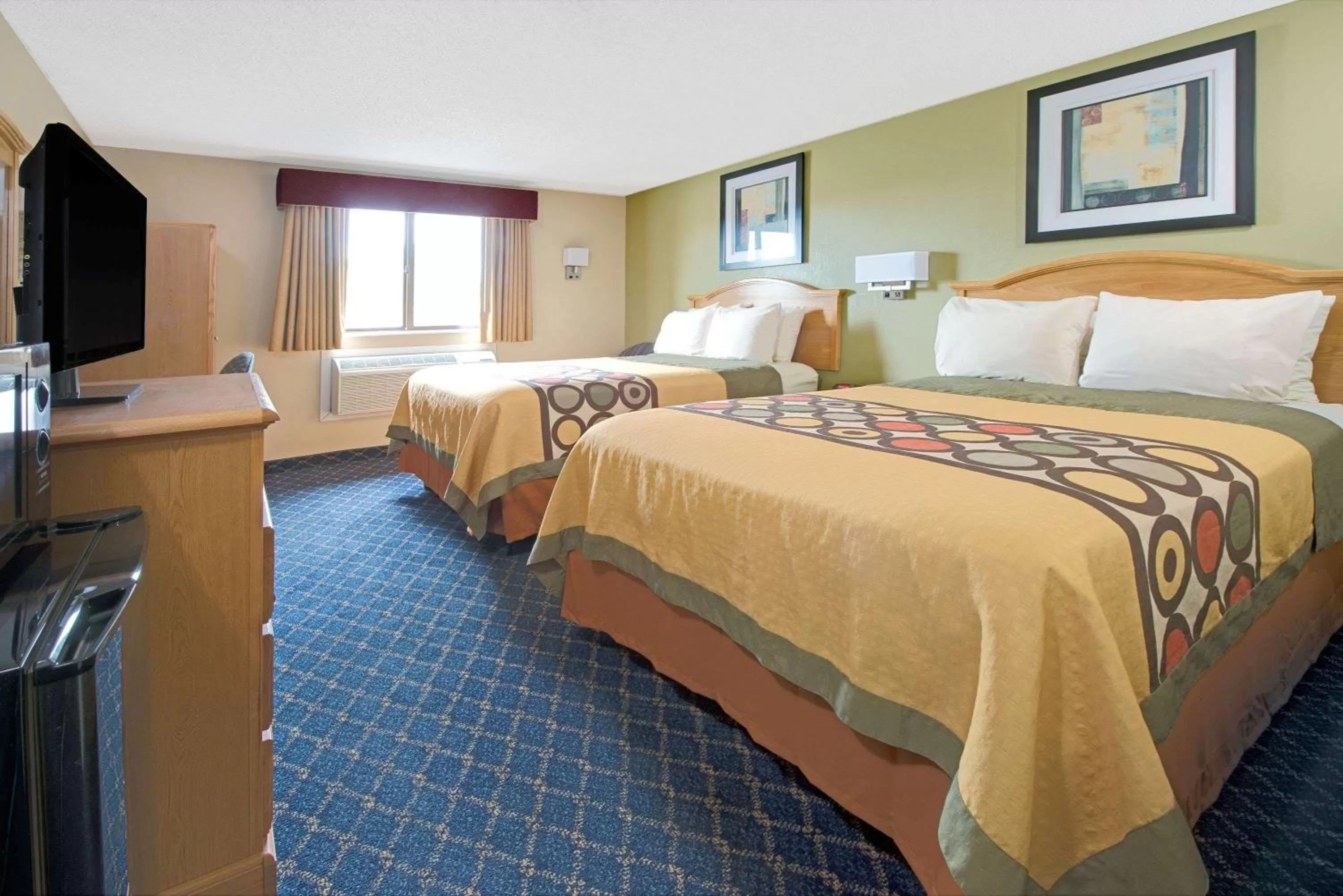 On site, Bed in Super 8 by Wyndham St. Clair MO