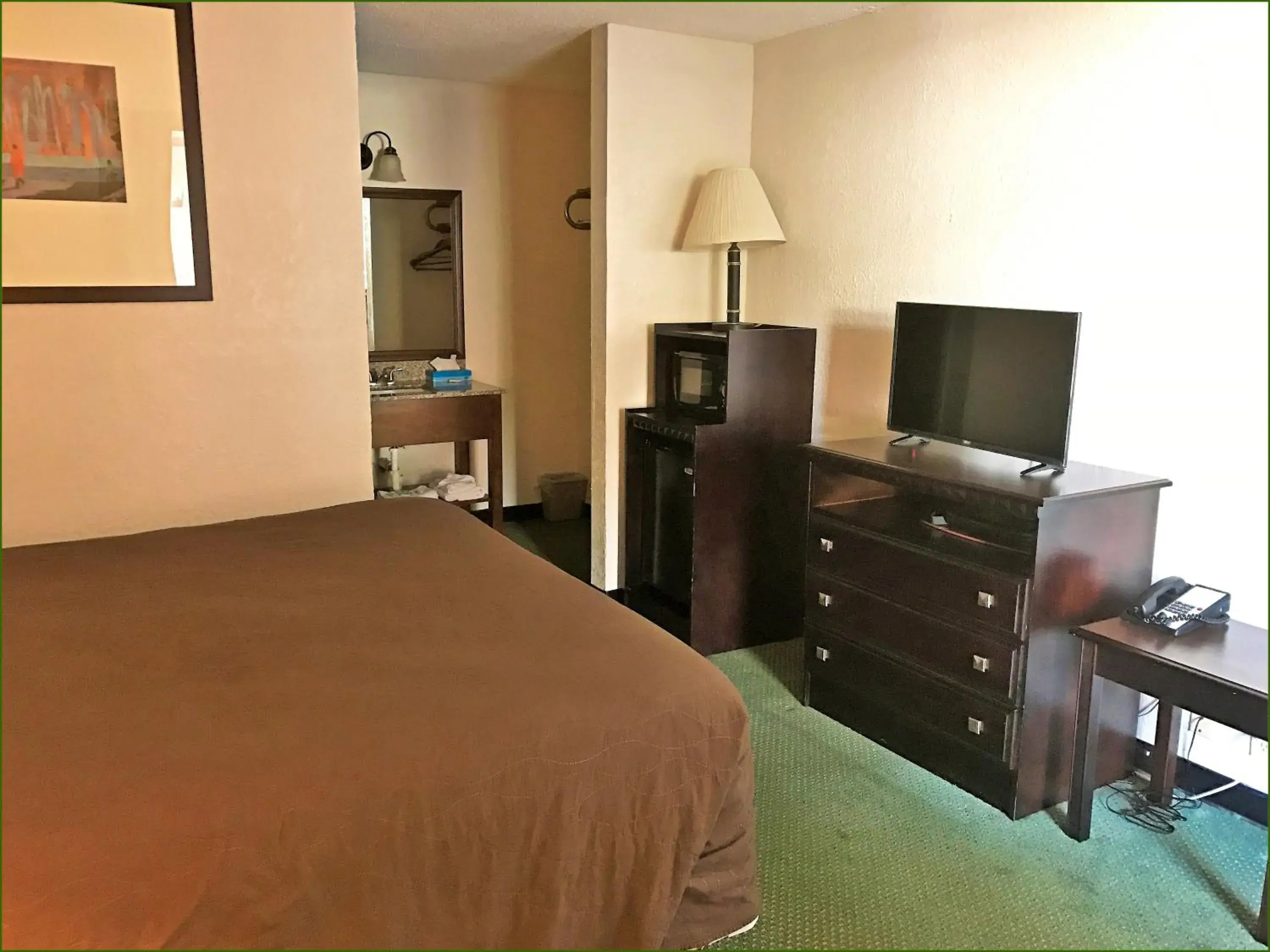 Bedroom, Bed in Stay Inn - Bartow