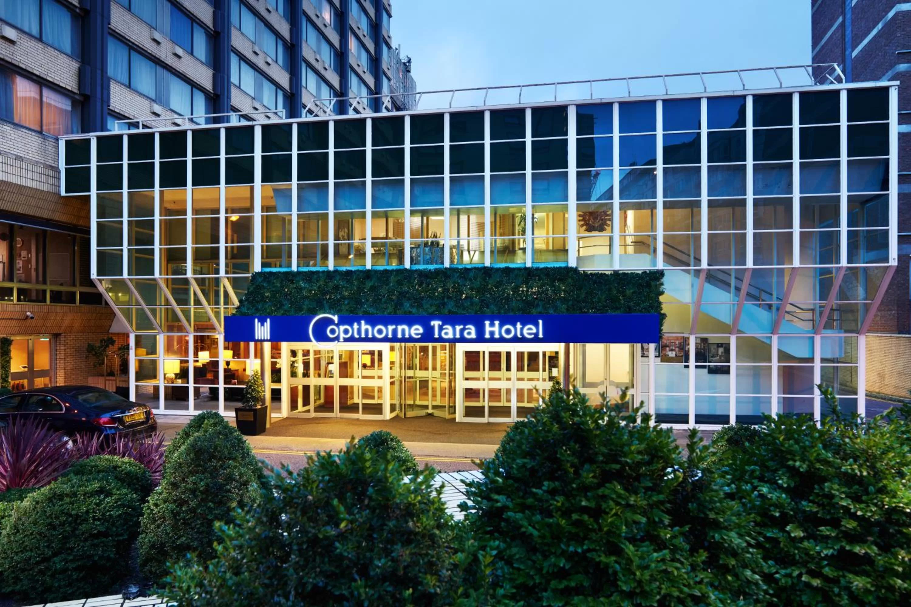 Facade/entrance in Copthorne Tara Hotel London Kensington