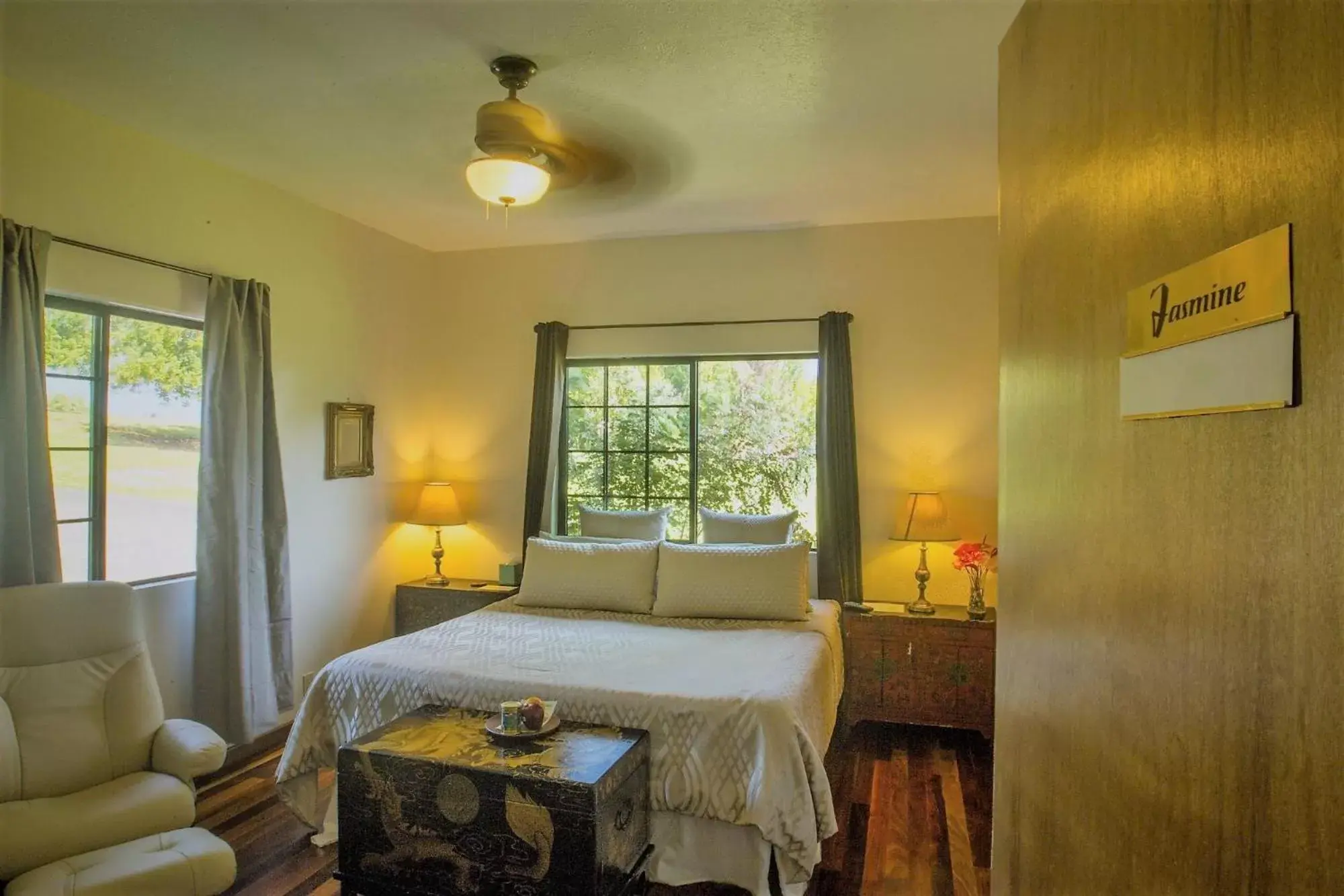 King Room with Garden View in The Inn at Kulaniapia Falls King Room with Garden View in The Inn at Kulaniapia Falls