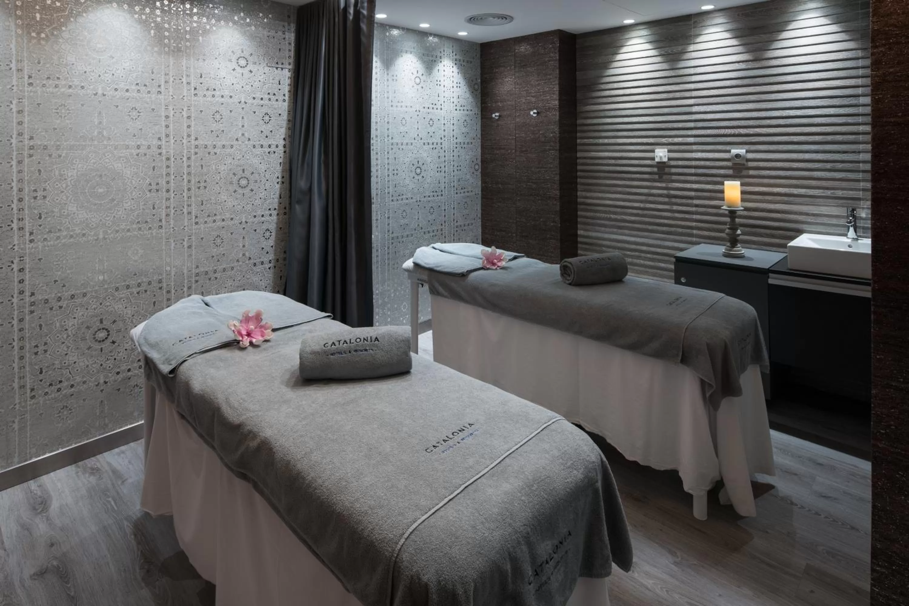 Massage, Bed in Catalonia Plaza Catalunya