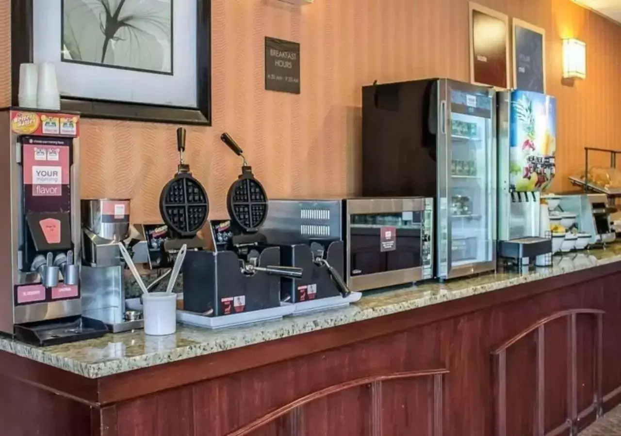 Coffee/tea facilities in Norwood Inn & Suites Columbus
