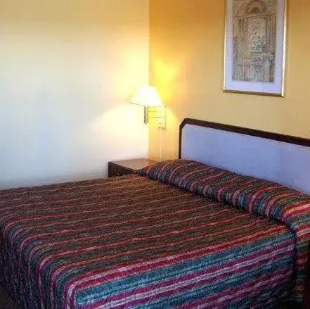 Bed in Seagoville Inn