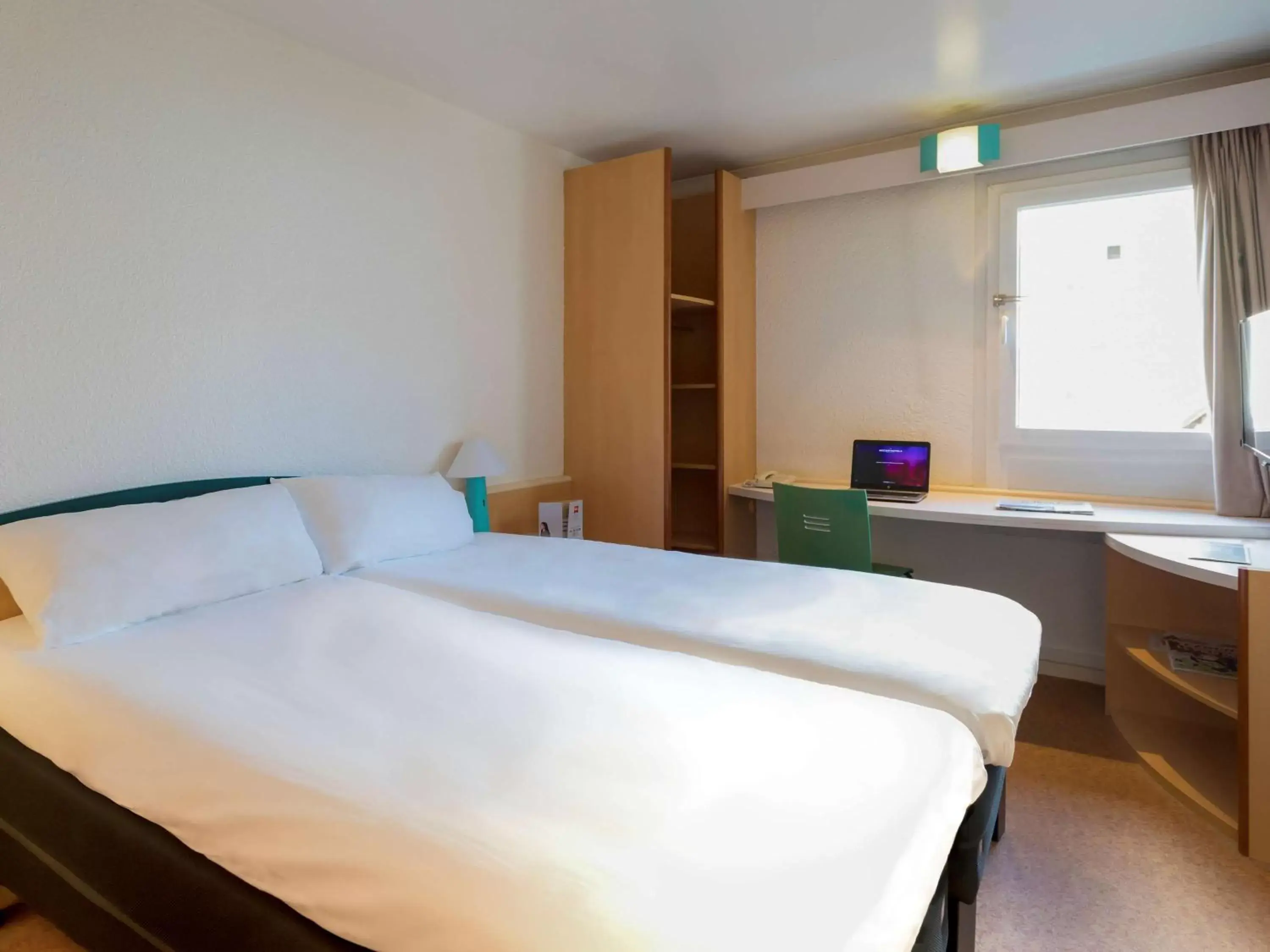 Photo of the whole room, Bed in ibis Grenoble Centre Bastille