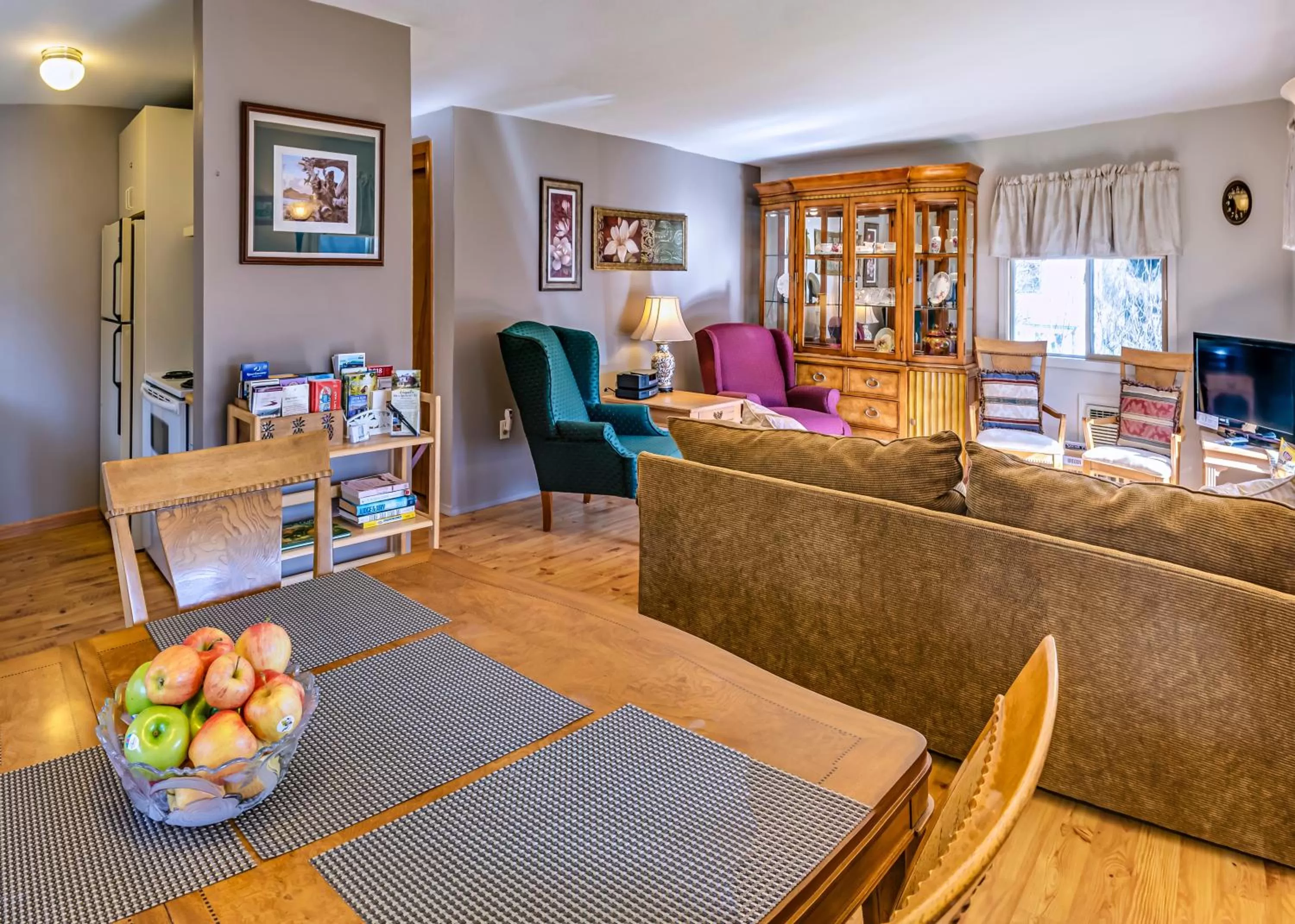 Communal lounge/ TV room in Abigail's Bed and Breakfast Inn