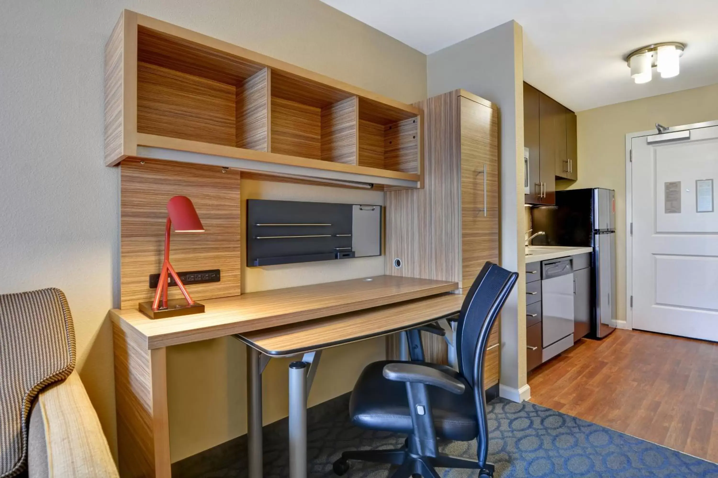 Bedroom, TV/Entertainment Center in TownePlace Suites by Marriott Alexandria