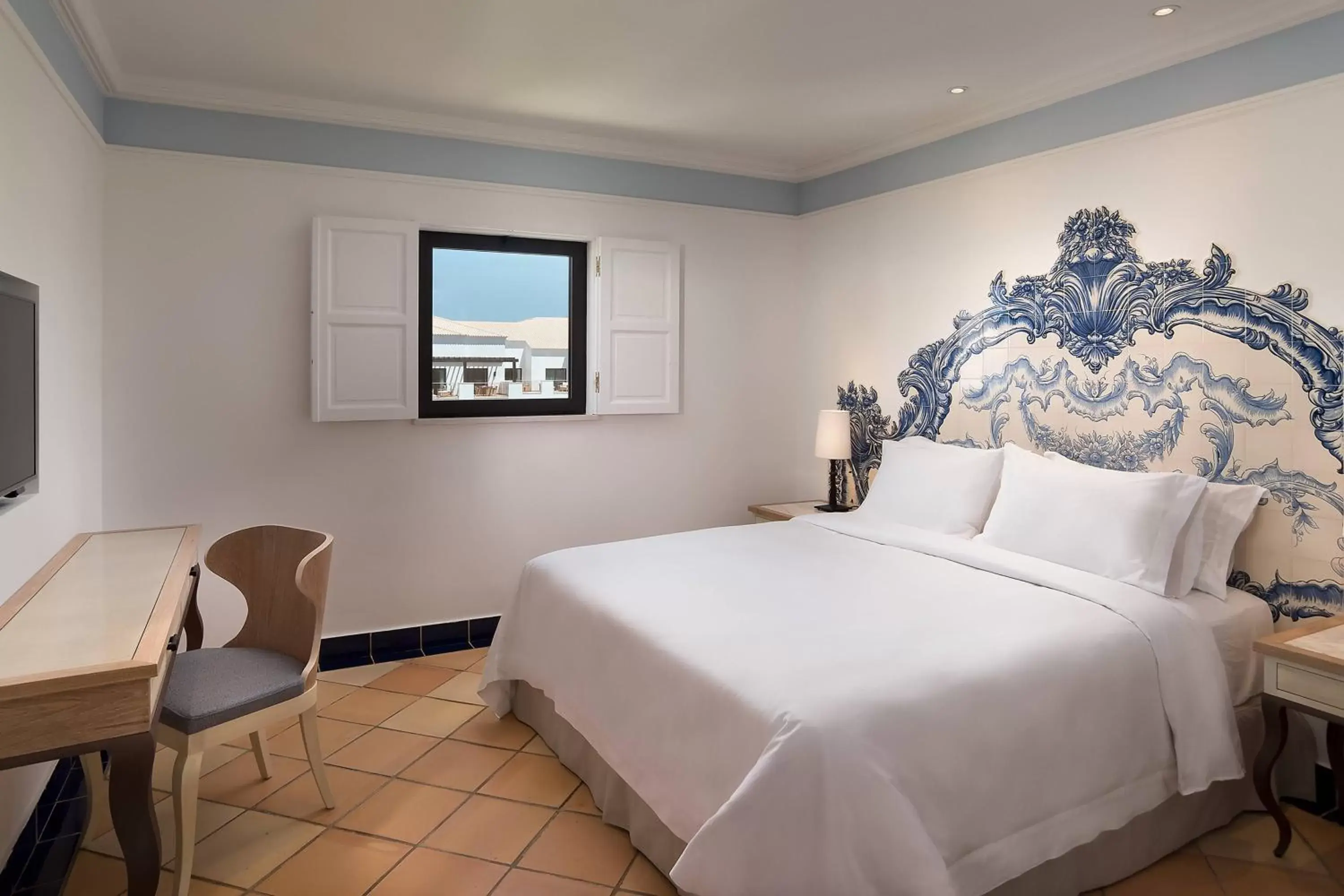 Bedroom, Bed in Pine Cliffs Hotel, a Luxury Collection Resort, Algarve