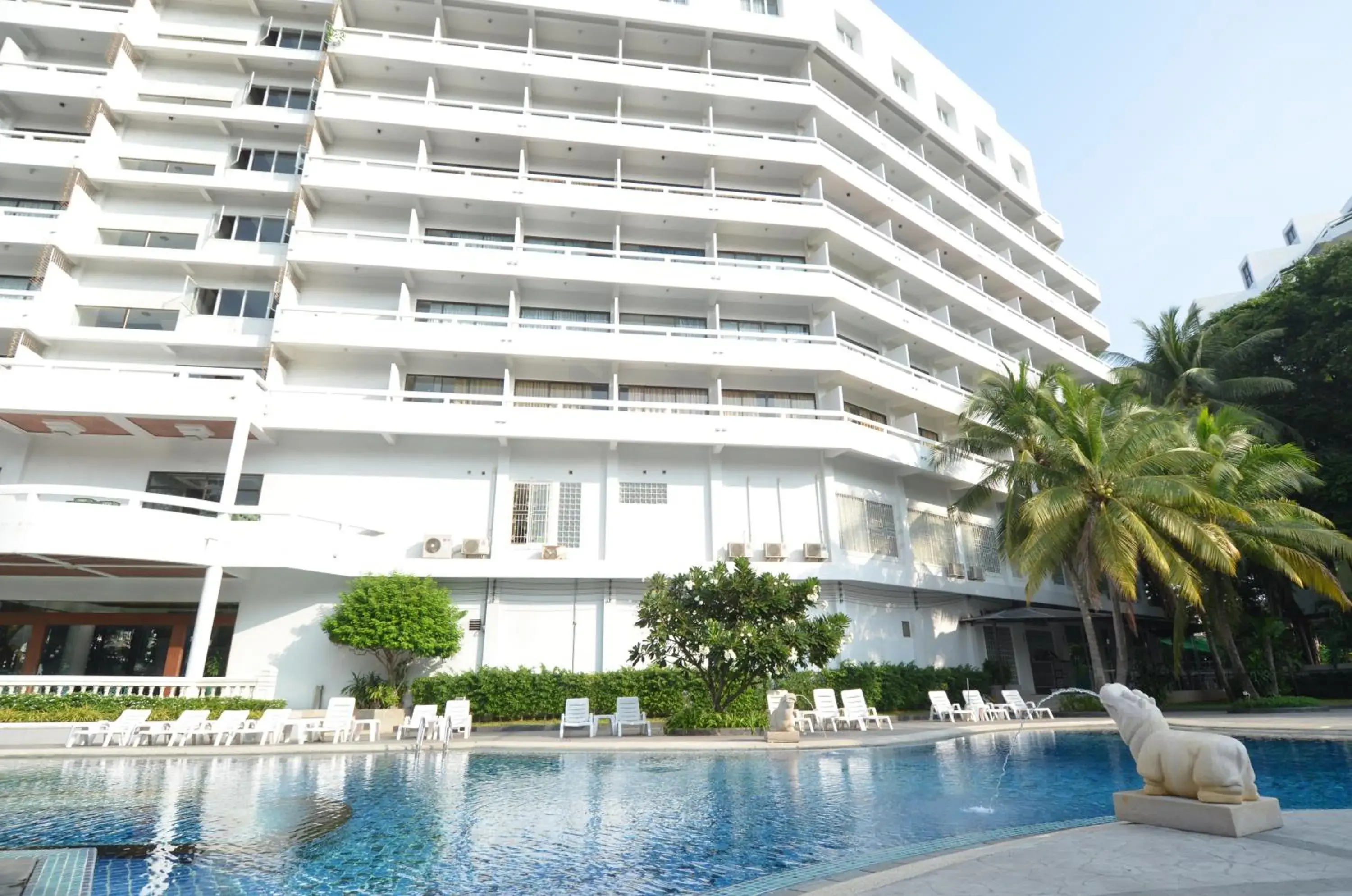Property building, Swimming Pool in Welcome Plaza Hotel Pattaya
