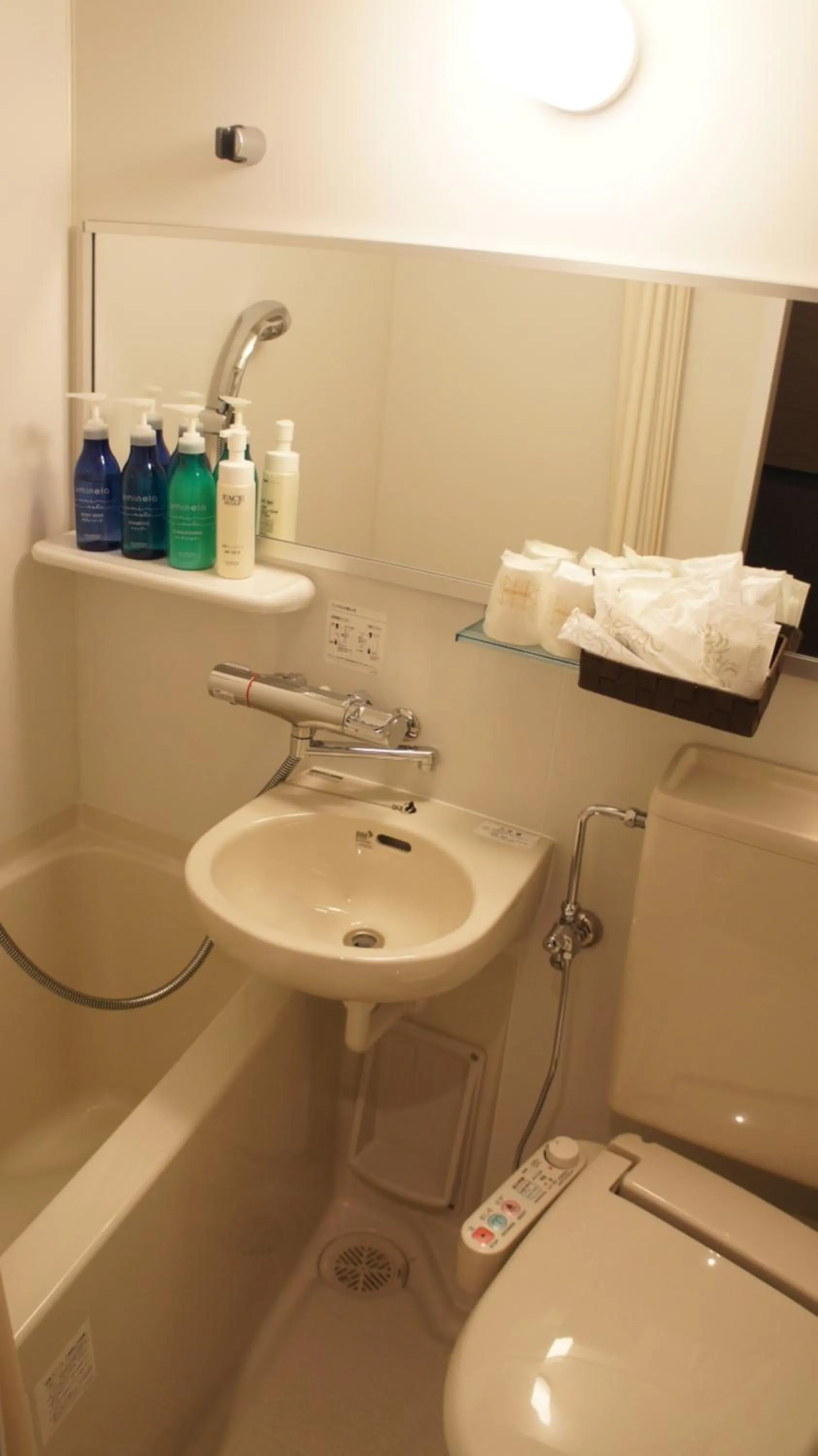 Photo of the whole room in Hotel SUI Ginza Kyobashi by ABEST