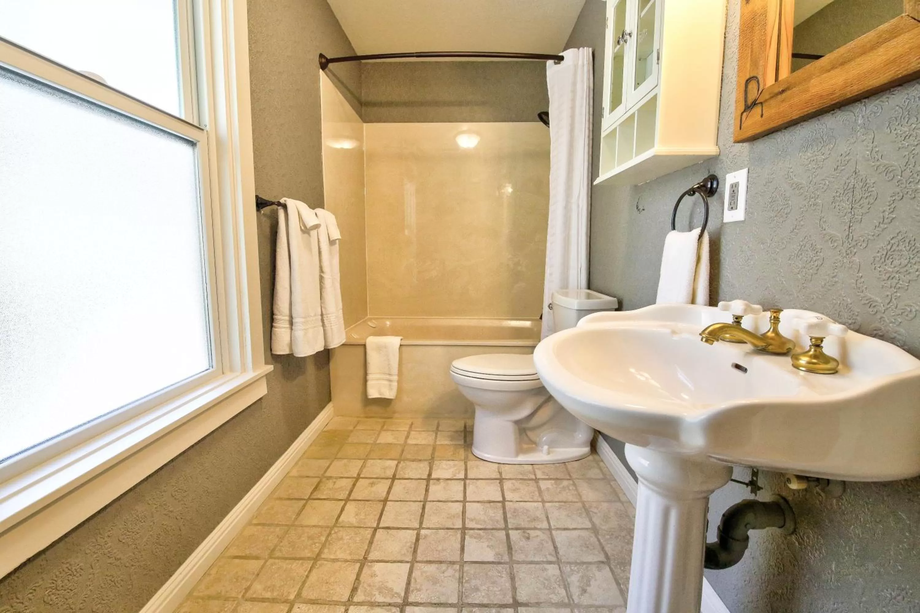 Bathroom in The Groveland Hotel