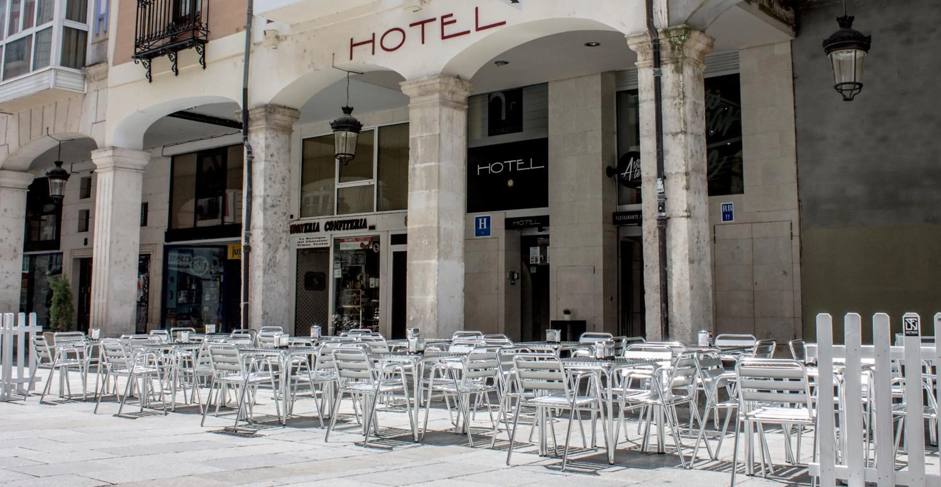Restaurant/places to eat in Hotel Alda Entrearcos