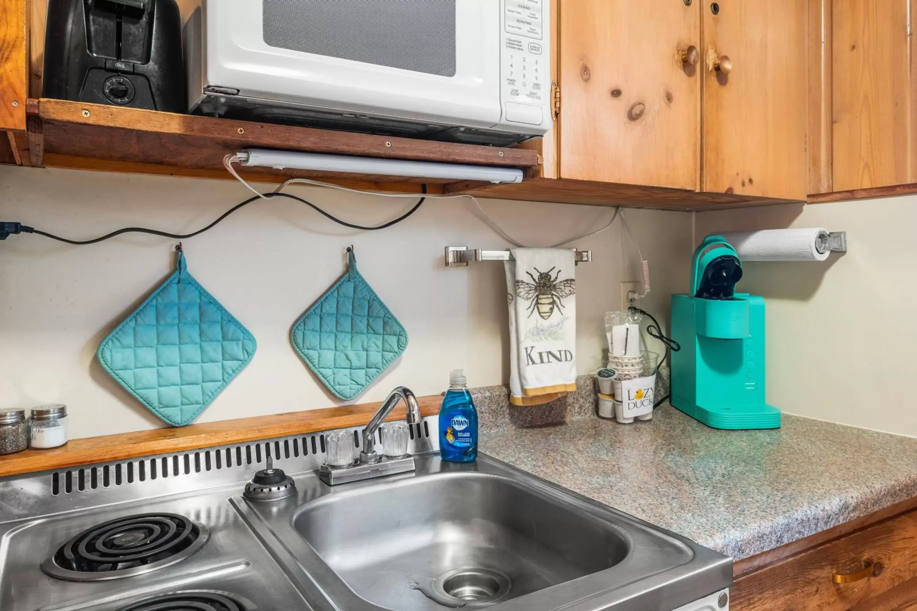 Kitchen or kitchenette, Kitchen/Kitchenette in Lazy Duck Inn