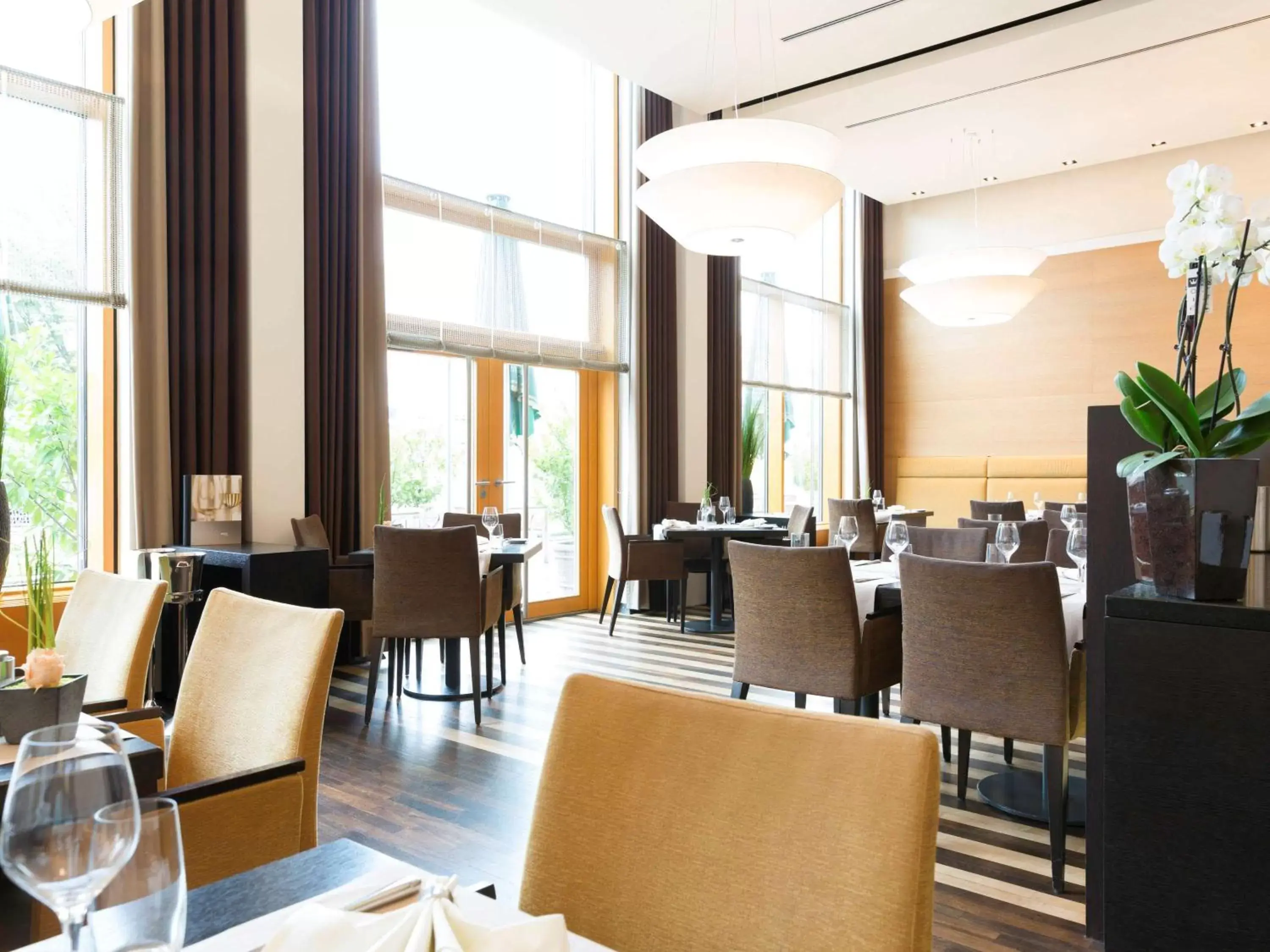 Restaurant/Places to Eat in Novotel Karlsruhe City