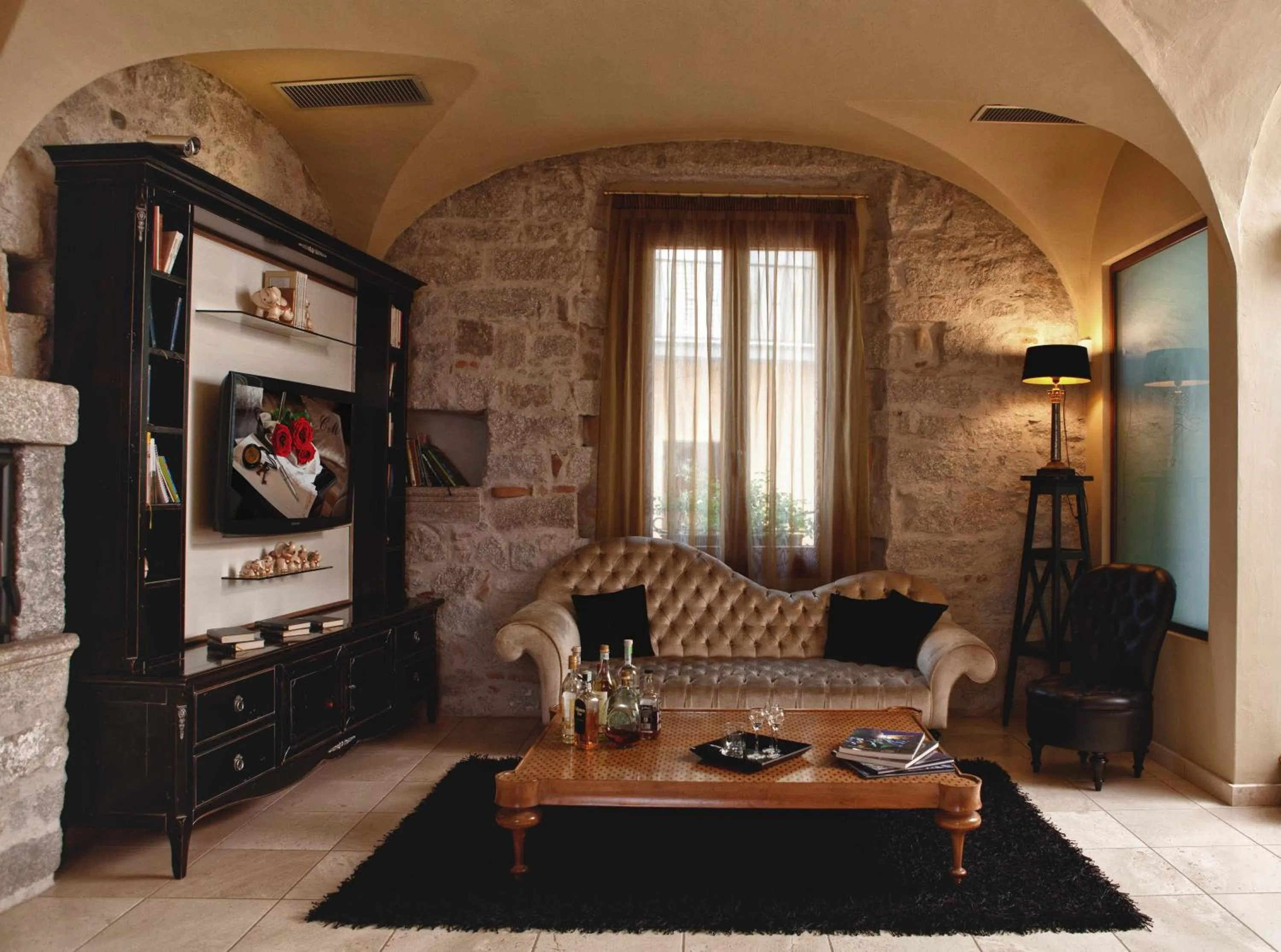 Communal lounge/ TV room in La Locanda Del Conte Mameli