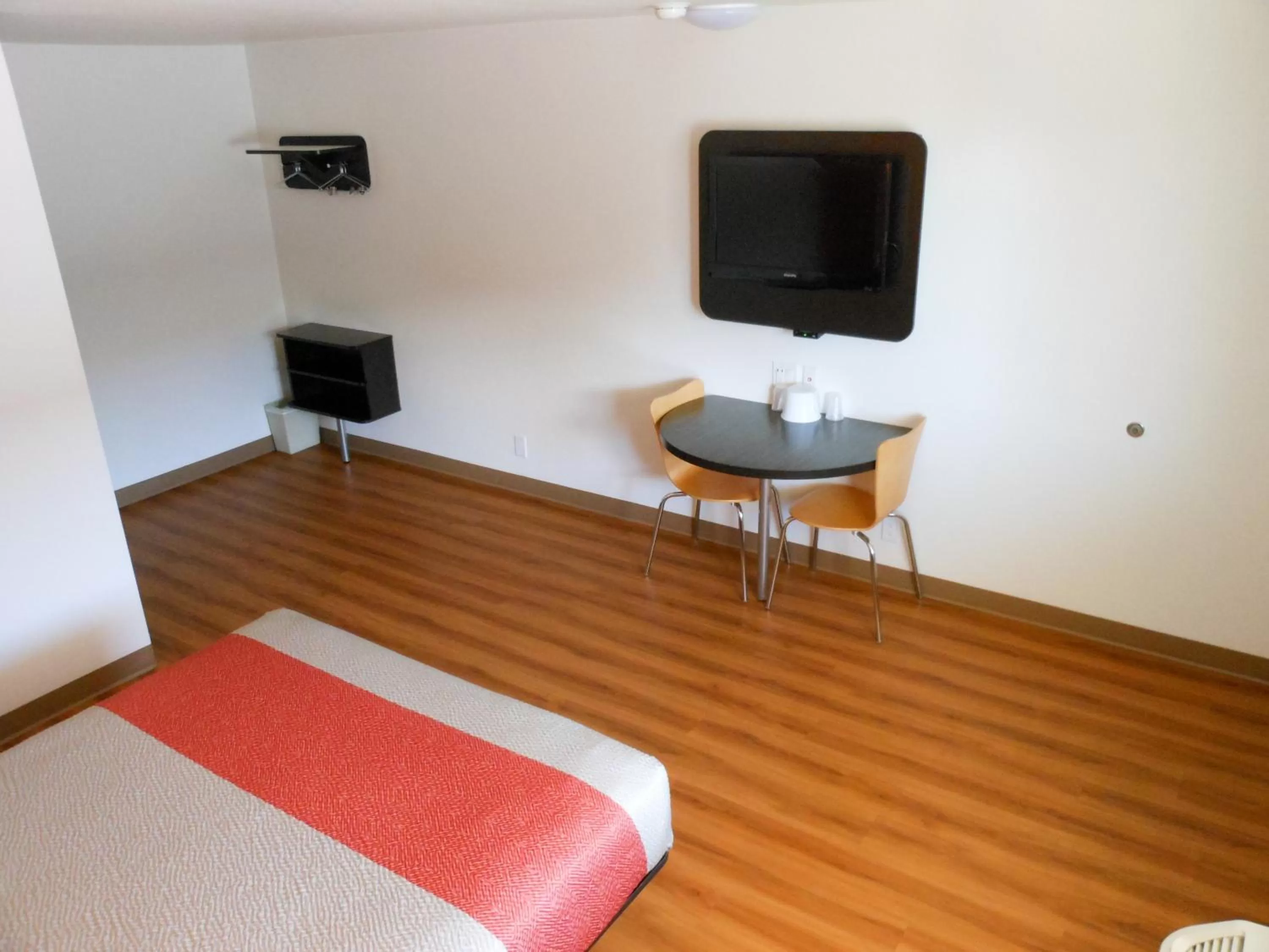 Photo of the whole room, Bed in Motel 6-Fallon, NV