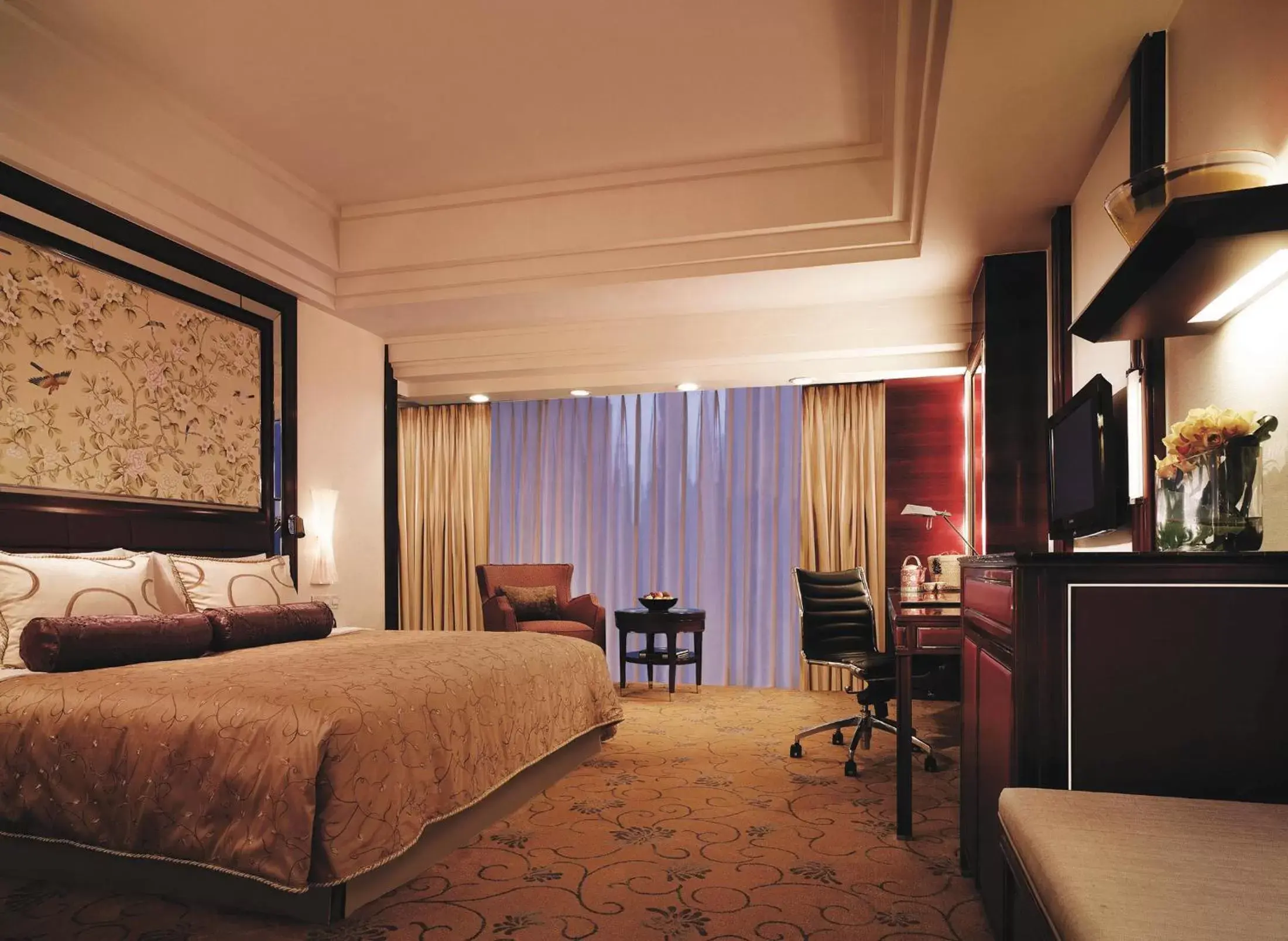 Bed, Room Photo in Shangri-La Guangzhou
