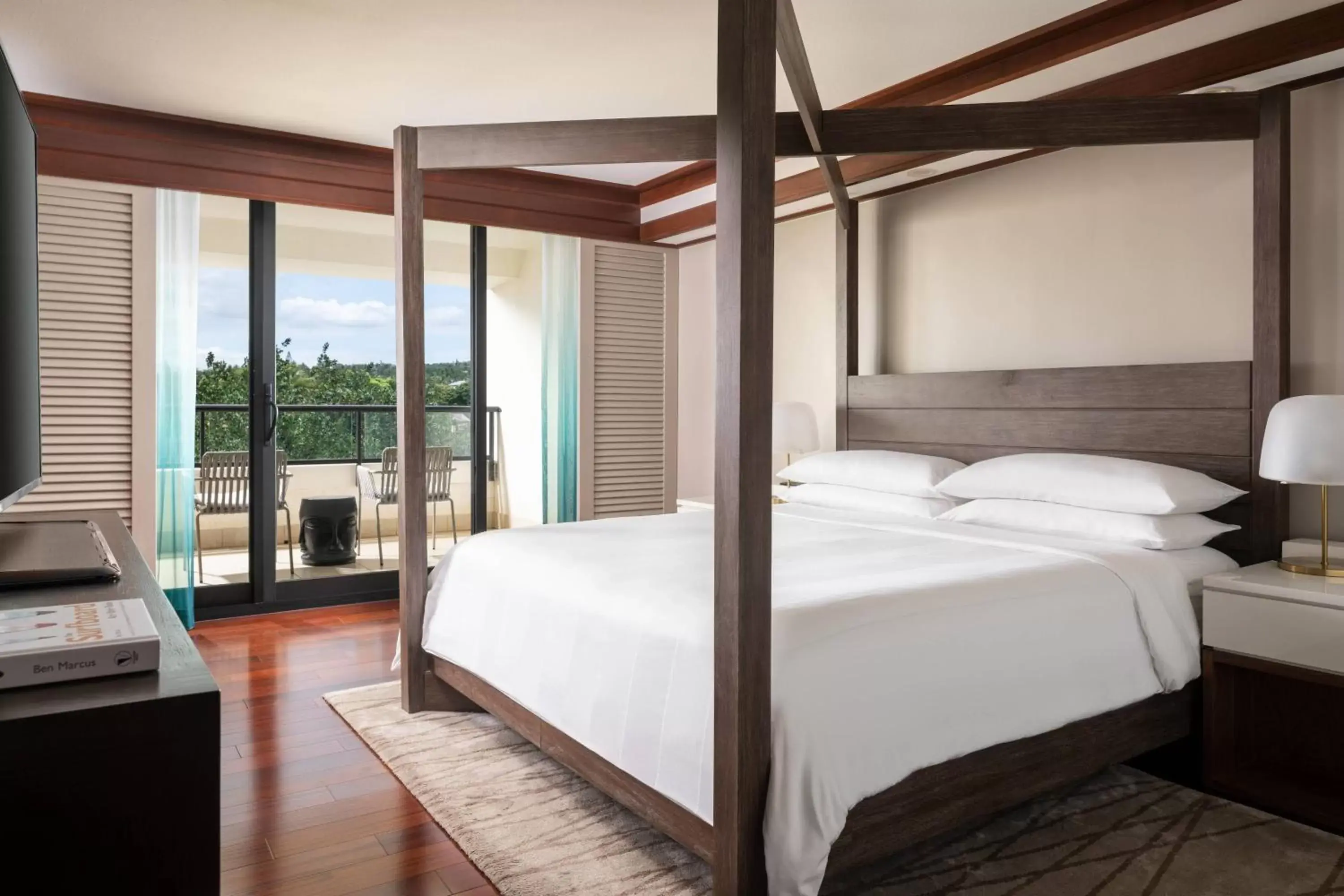 Bedroom, Bed in Wailea Beach Resort - Marriott, Maui