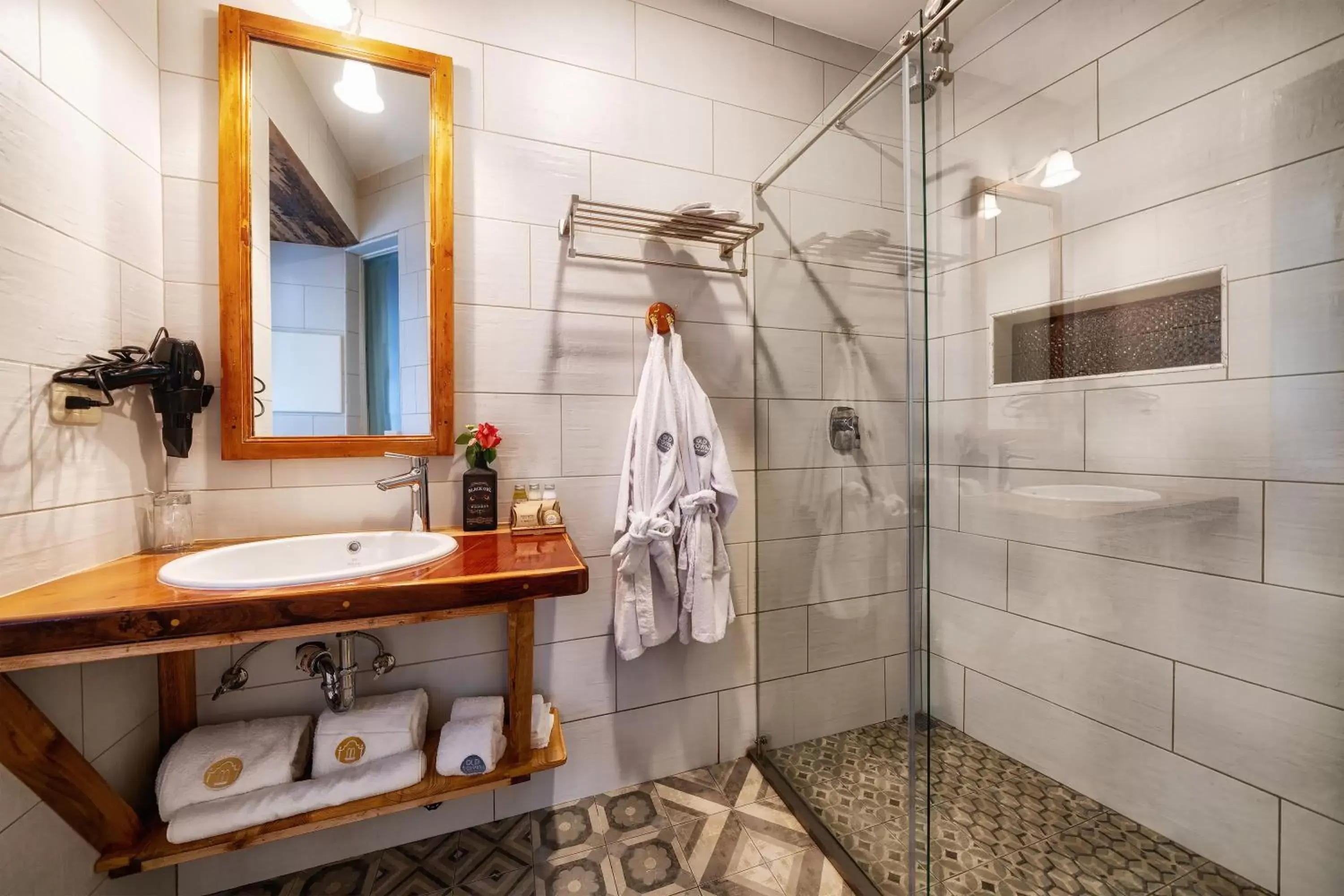 Shower, Bathroom in Old Town Quito Suites, Apartments & Boutique Hotel