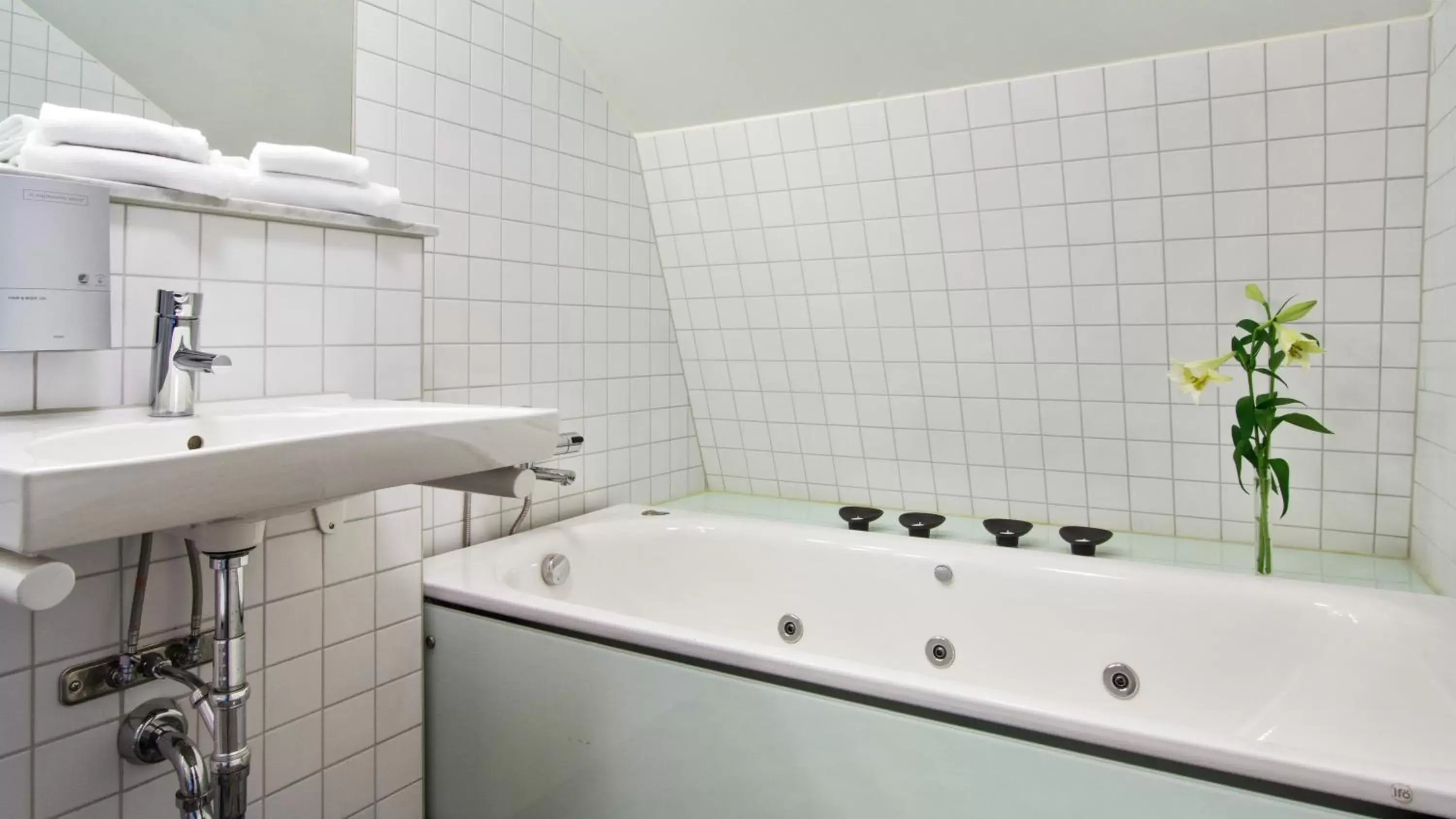 Shower, Bathroom in Best Western Plus Kalmarsund Hotell
