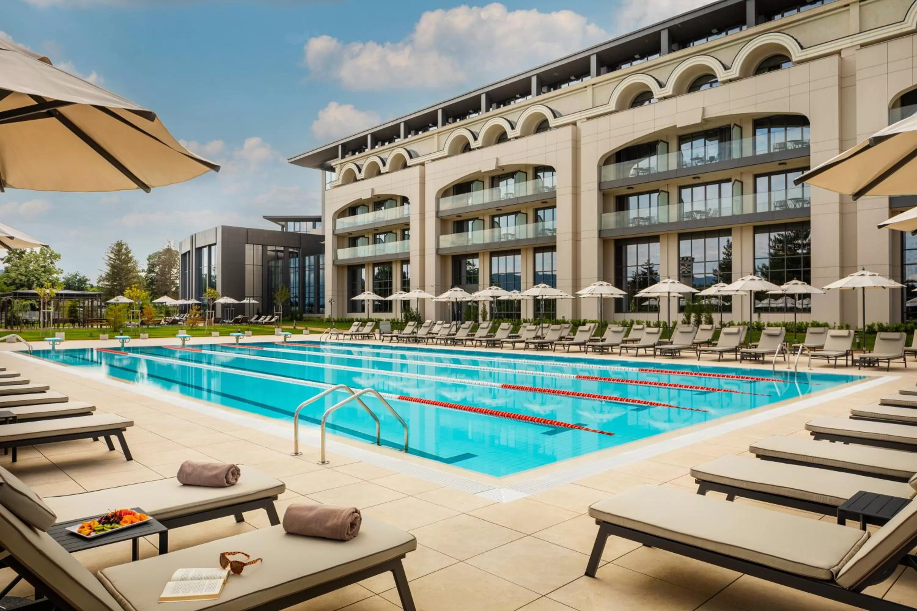 Swimming pool in Kings' Valley Medical & Spa Hotel