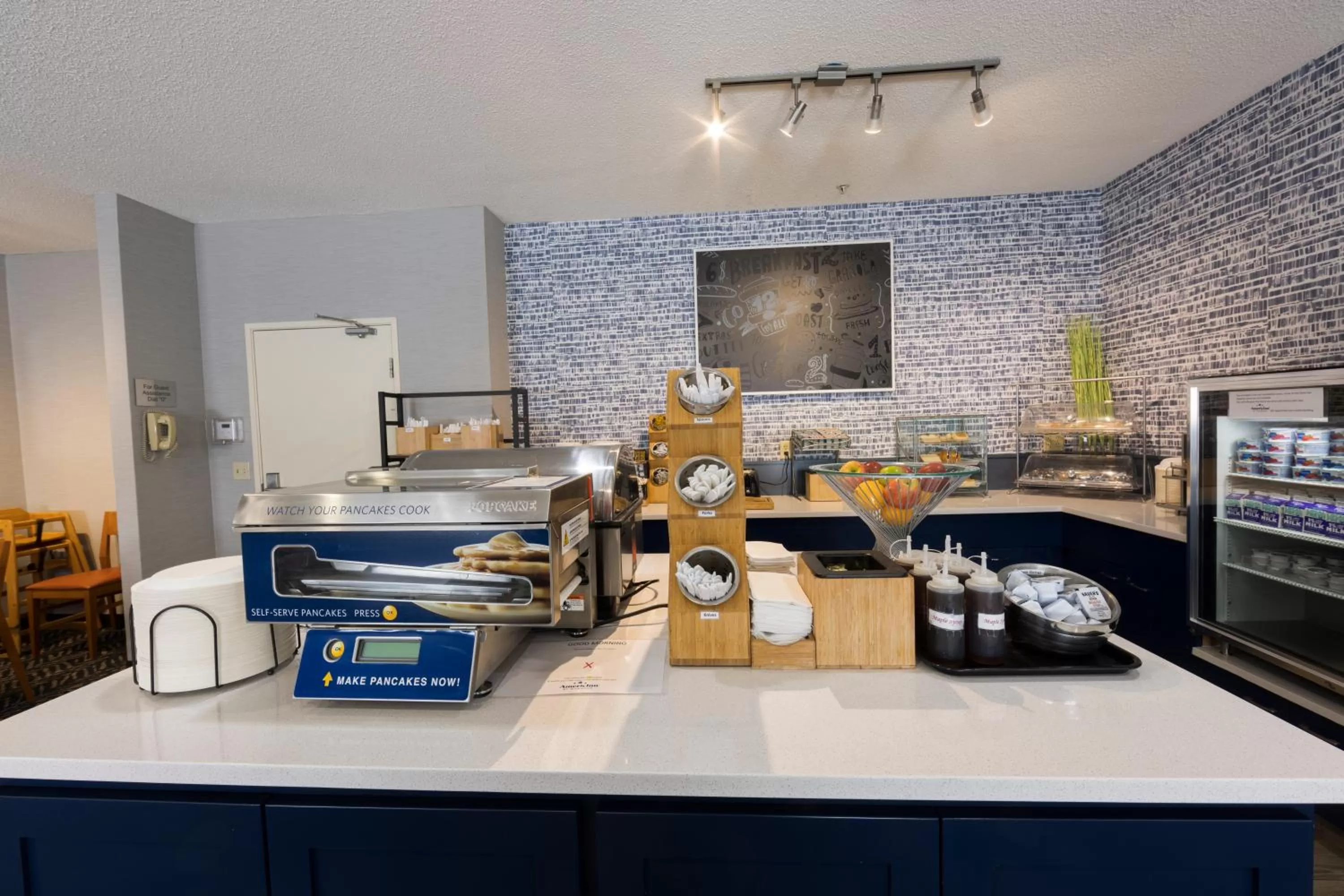 Breakfast in AmericInn by Wyndham Duluth