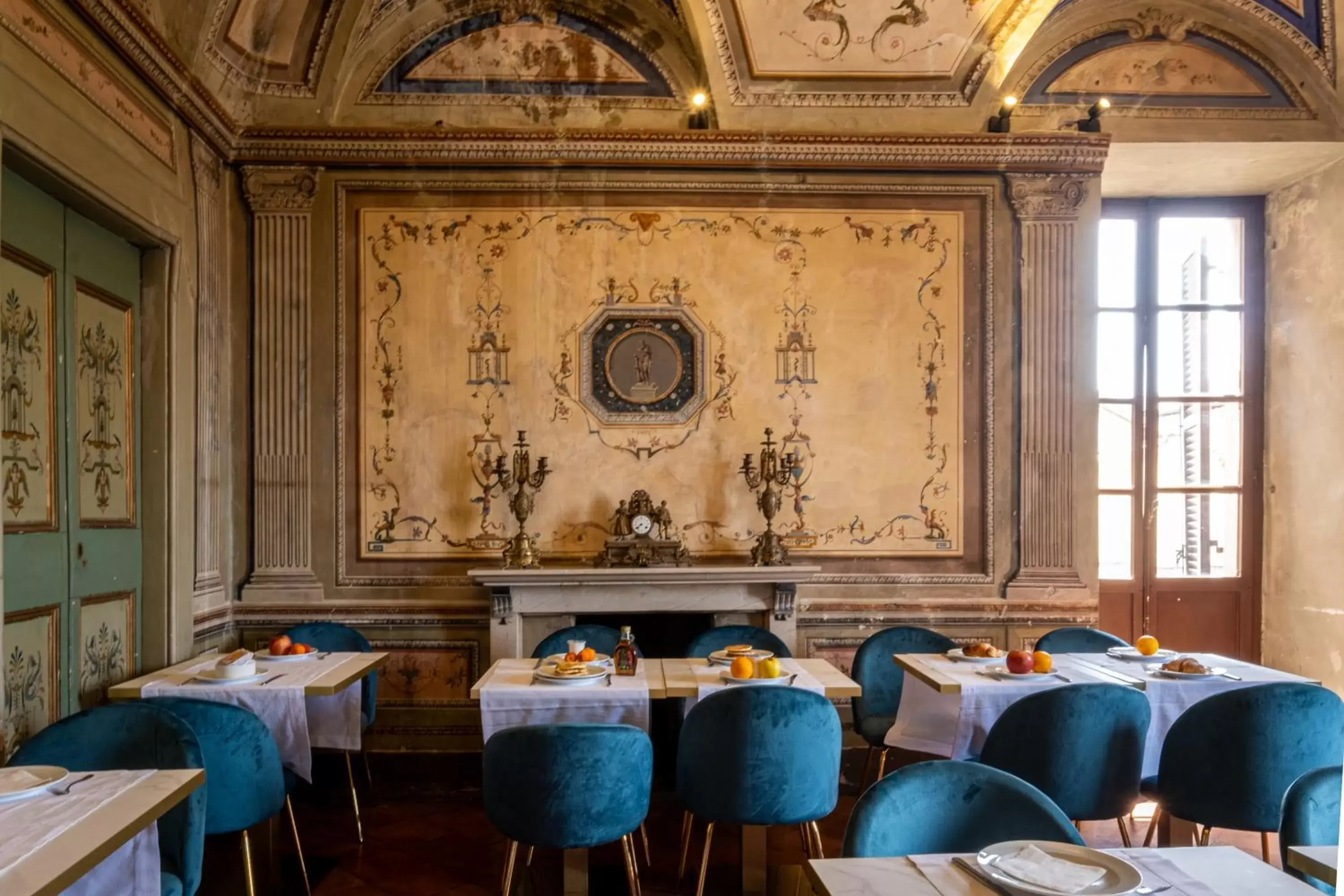 Restaurant/Places to Eat in Bosone Palace