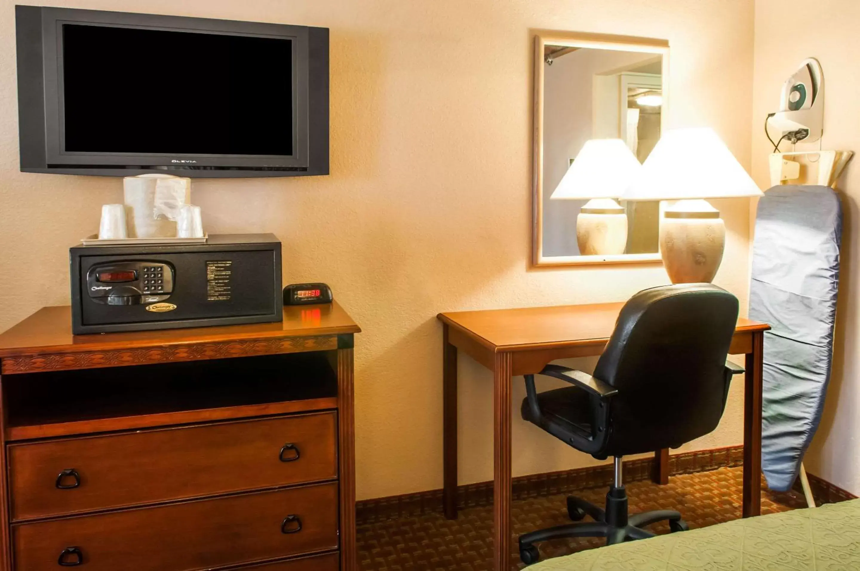 Photo of the whole room, TV/Entertainment Center in Quality Inn & Suites Las Cruces - University Area