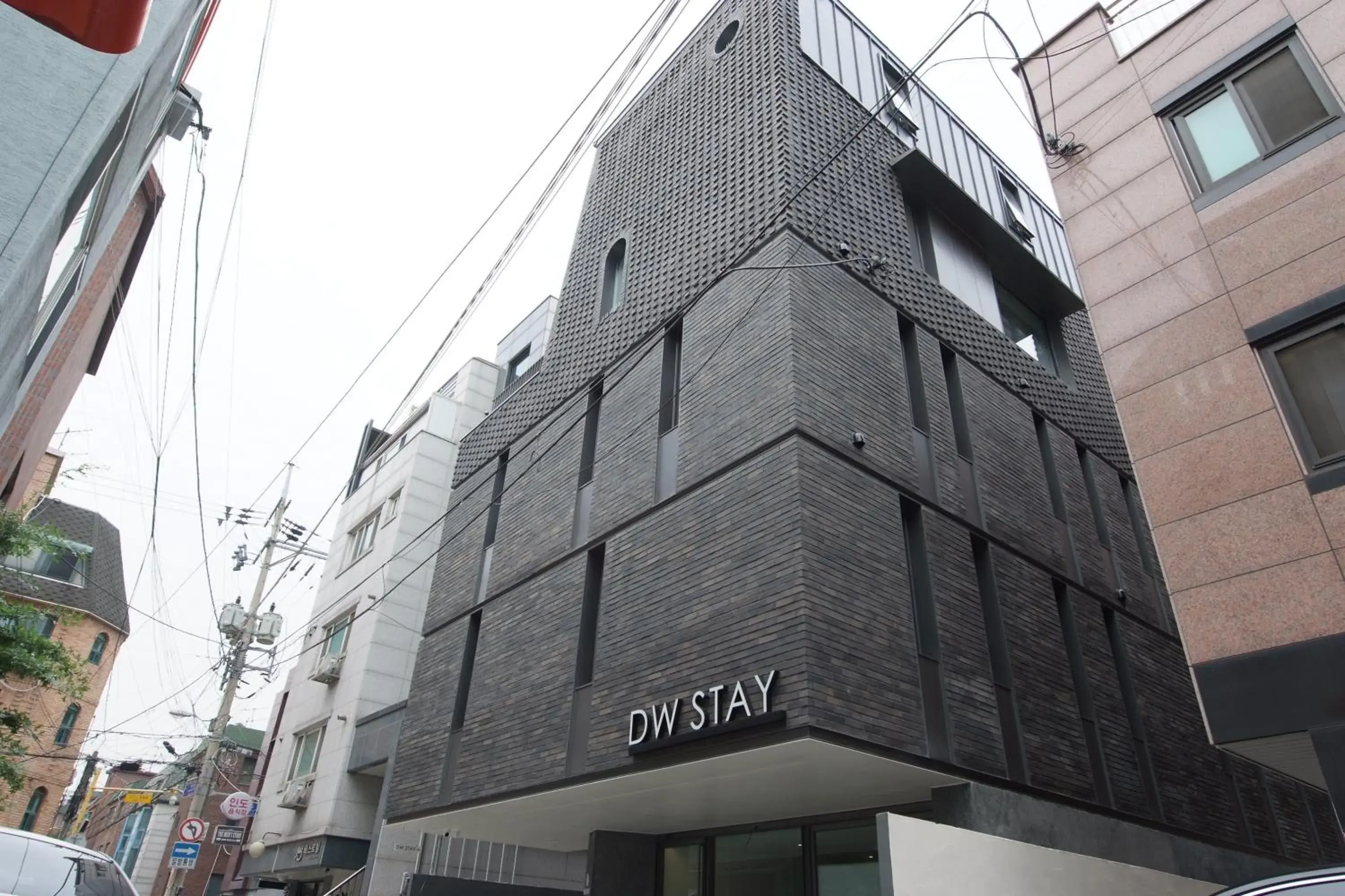 Facade/entrance in DW STAY HONGDAE Facade/entrance in DW STAY HONGDAE