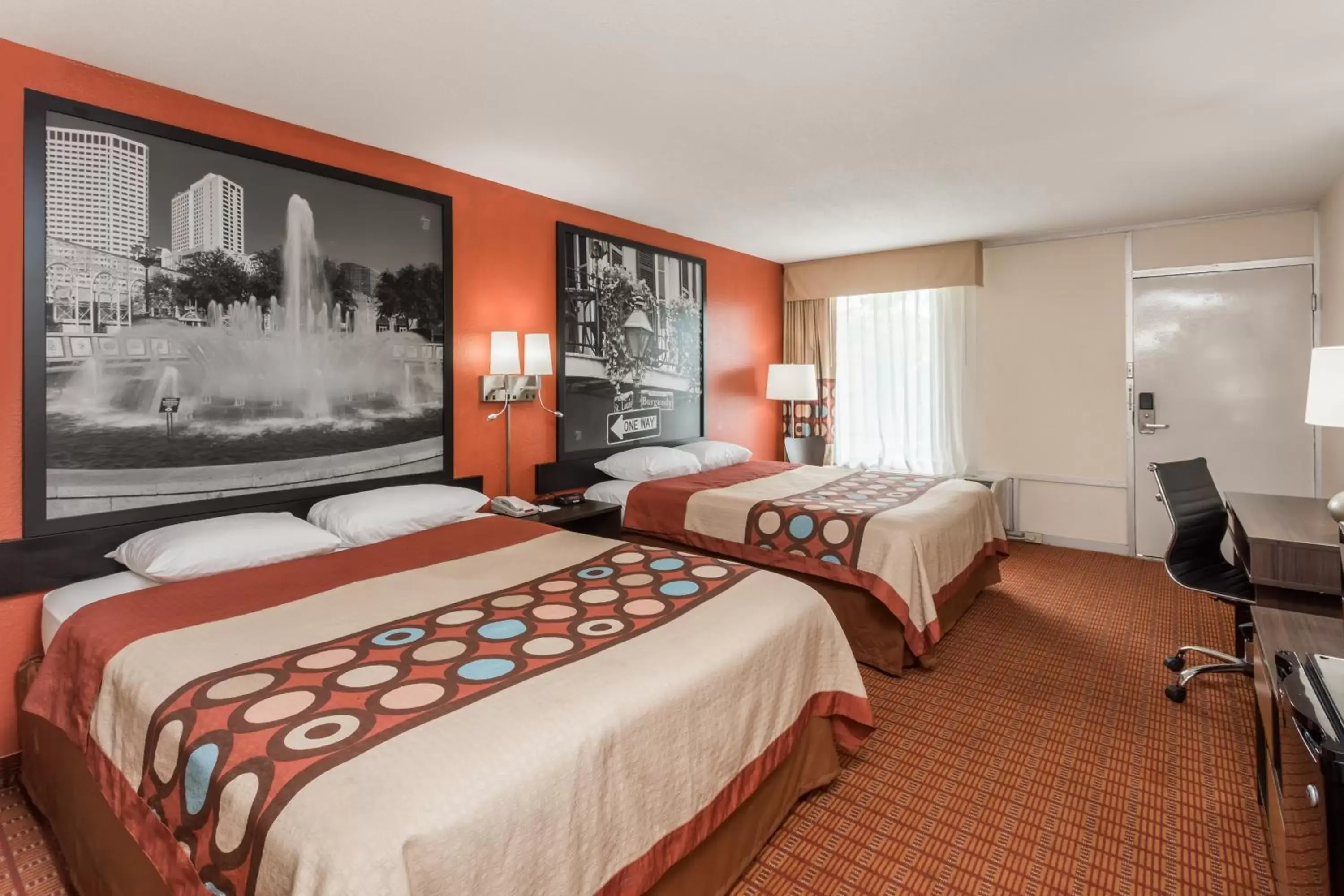 Photo of the whole room, Bed in Super 8 by Wyndham Baton Rouge/I-10