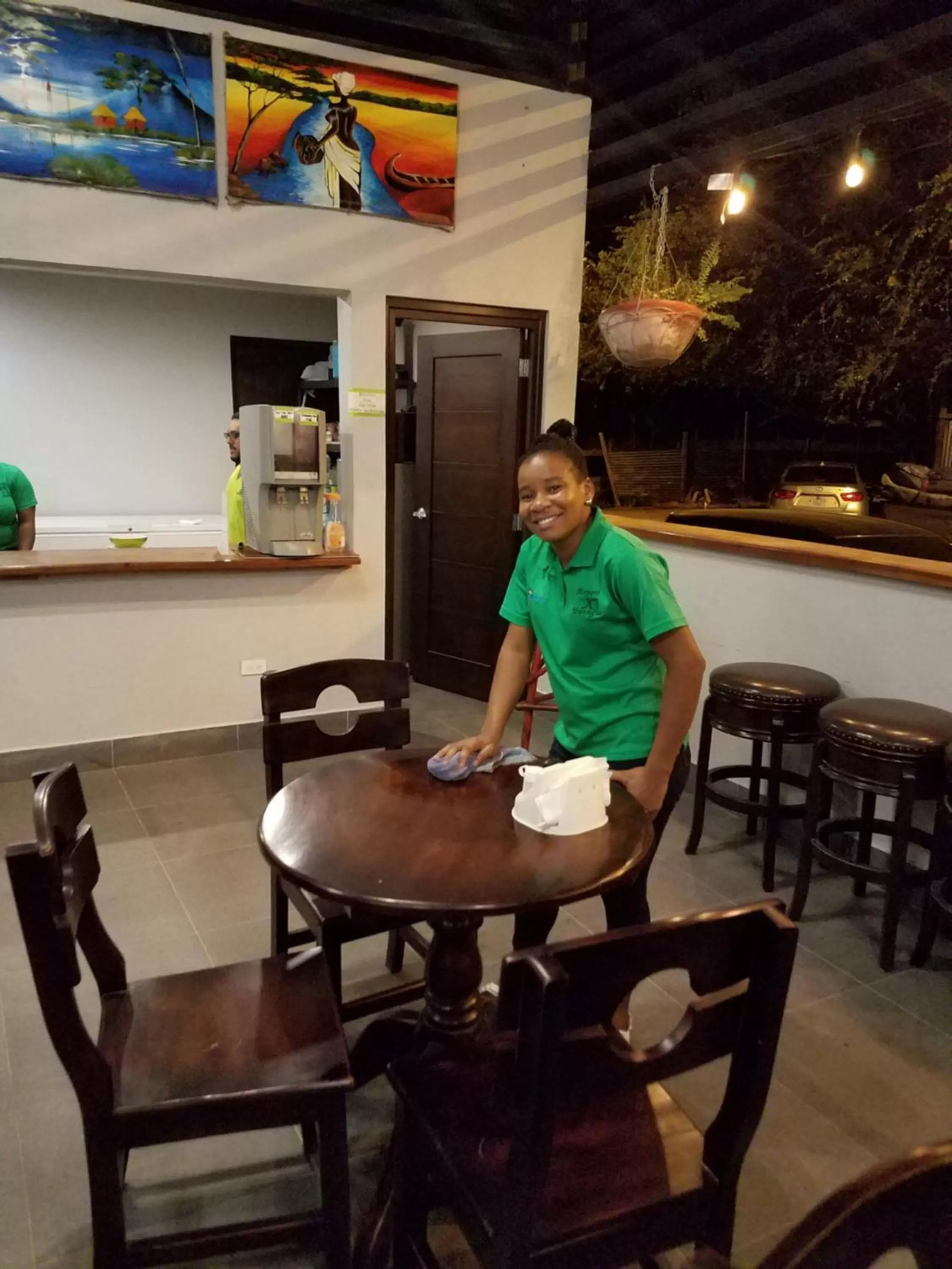 Restaurant/places to eat in Airport X Managua