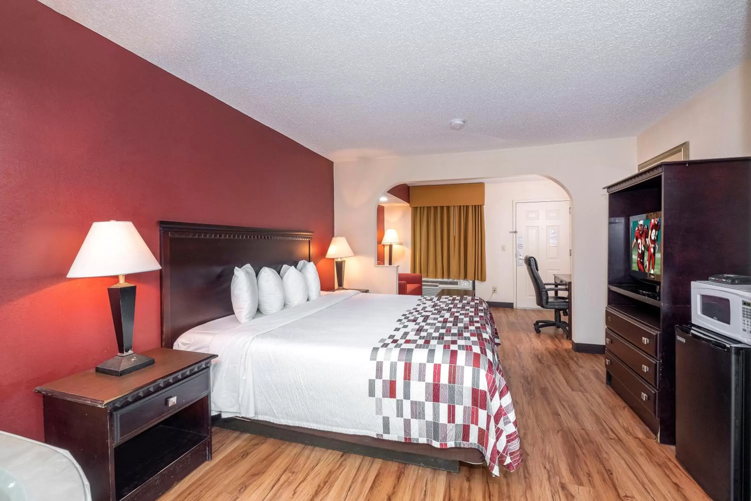 Photo of the whole room in Red Roof Inn & Suites Oxford