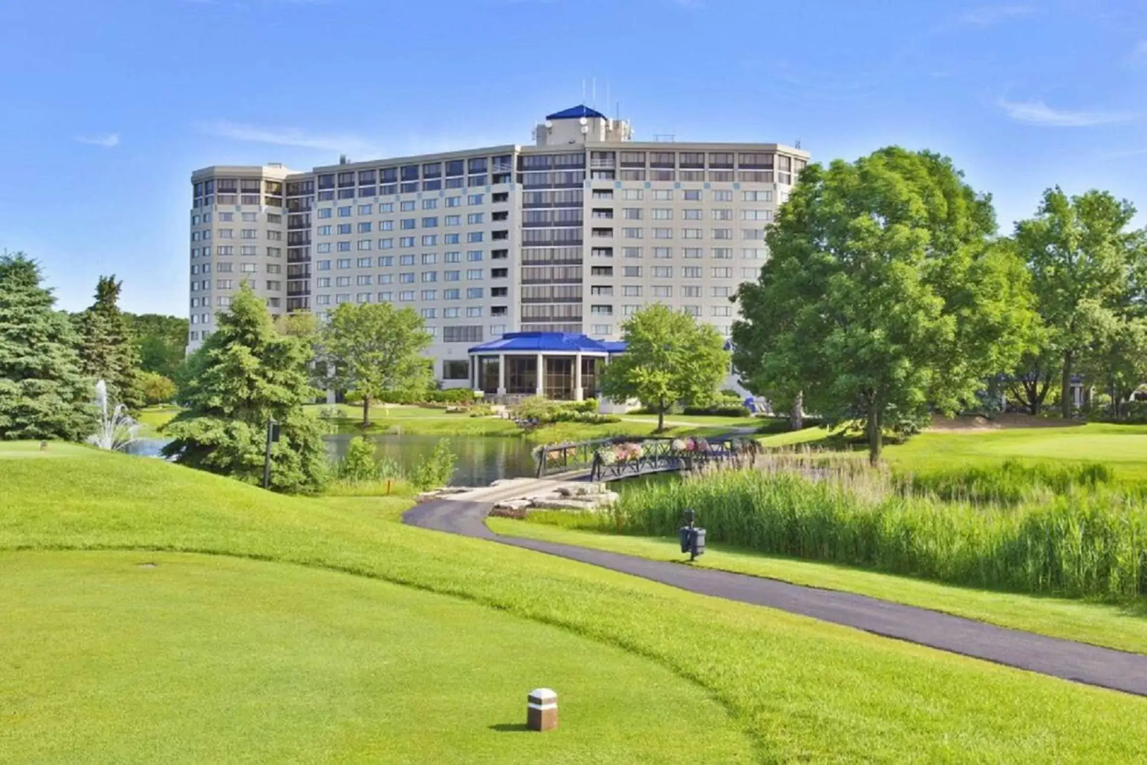 Property Building in Hilton Chicago Oak Brook Hills Resort & Conference Center