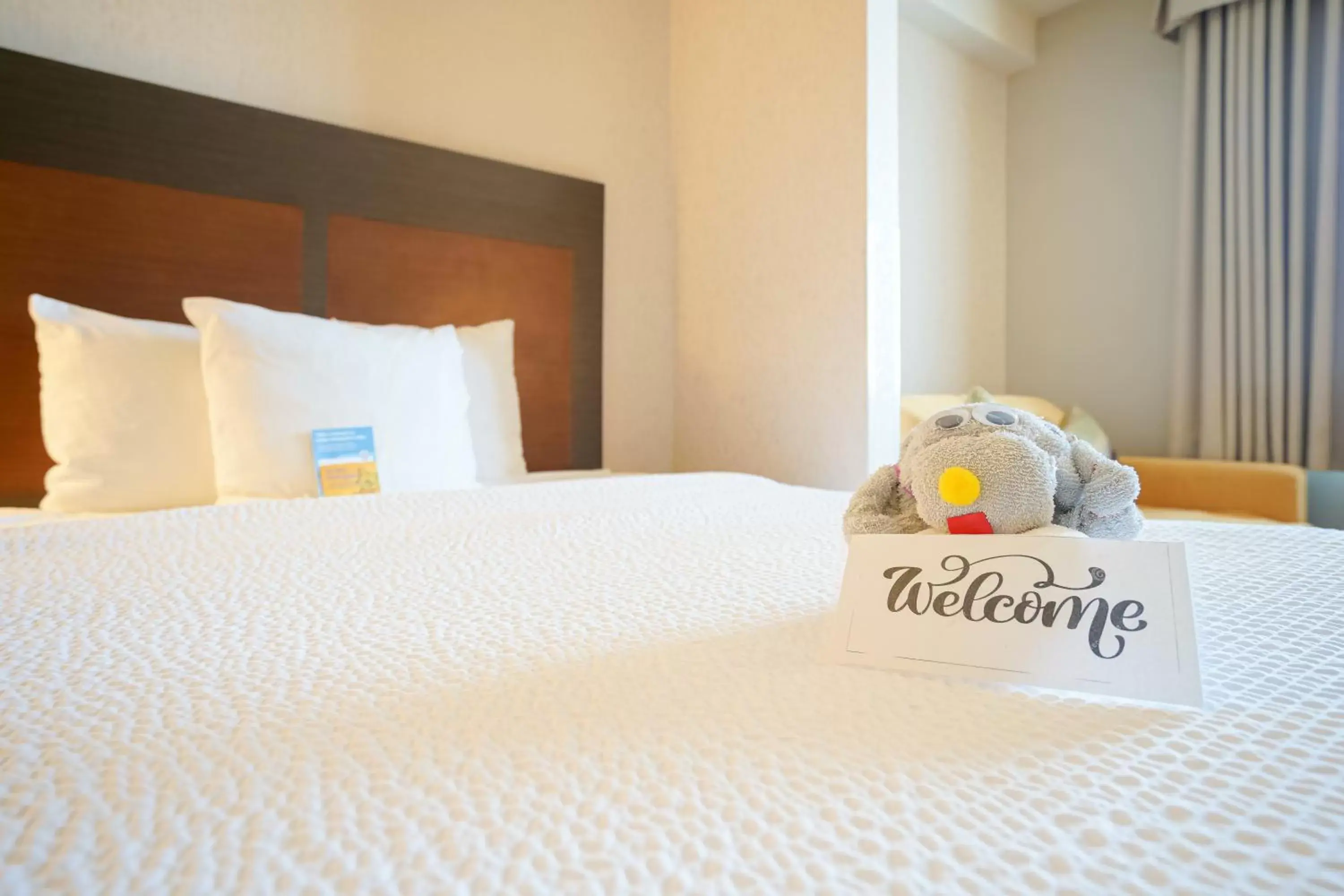 Guests, Bed in Airdrie Inn and Suites