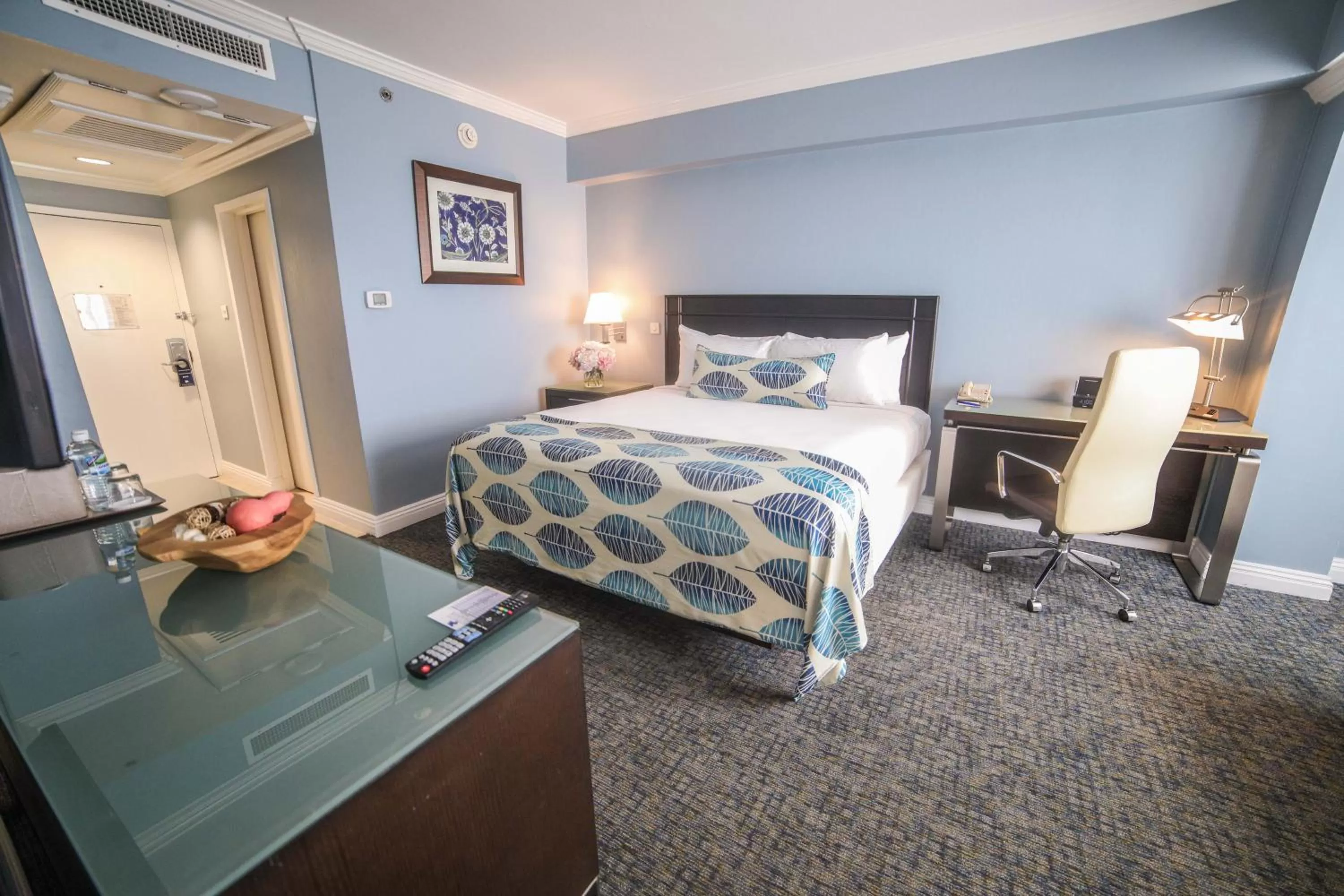 Photo of the whole room, Bed in The Jamaica Pegasus Hotel