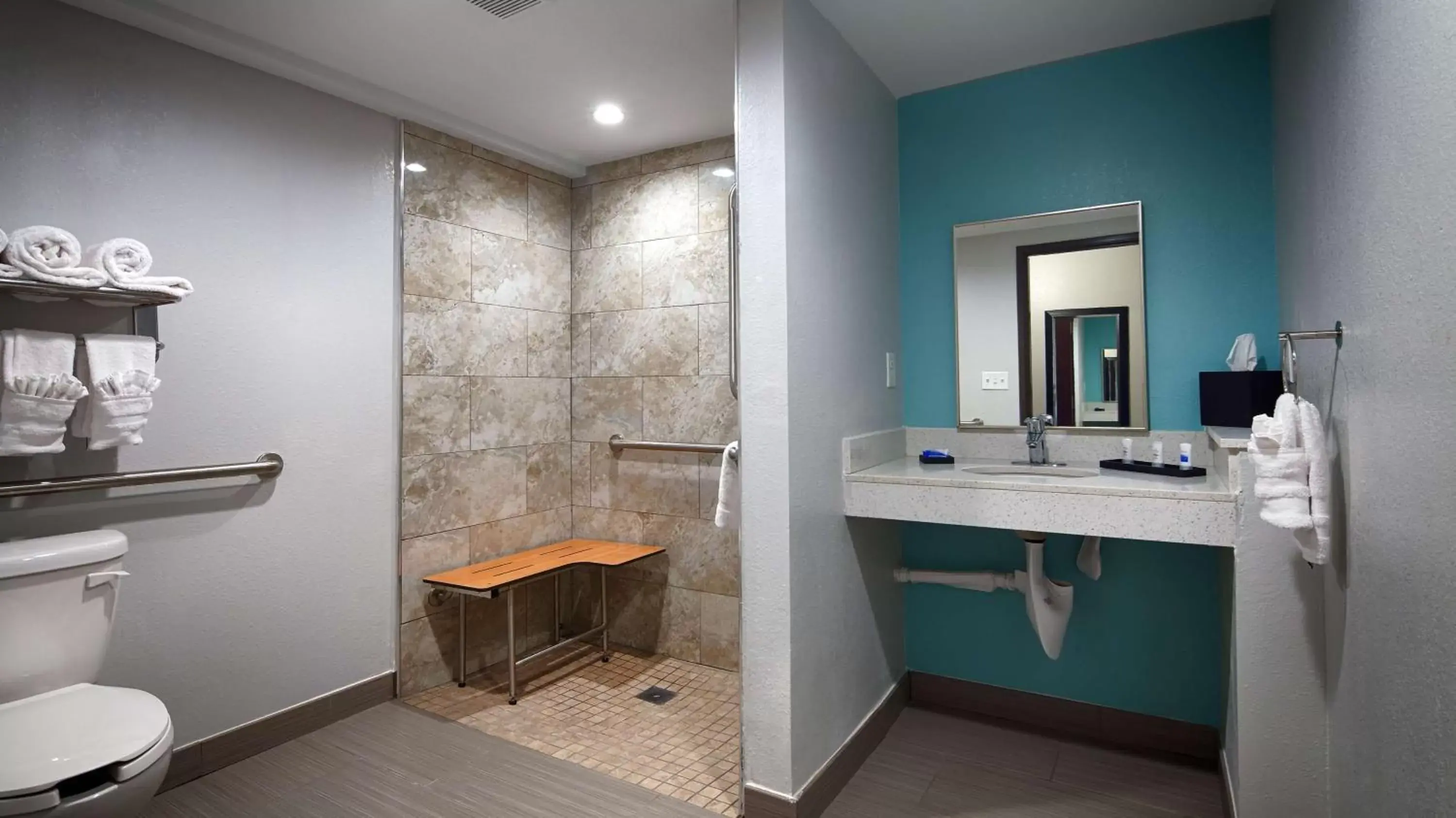 Bathroom in Best Western Plus Hardeeville Inn & Suites