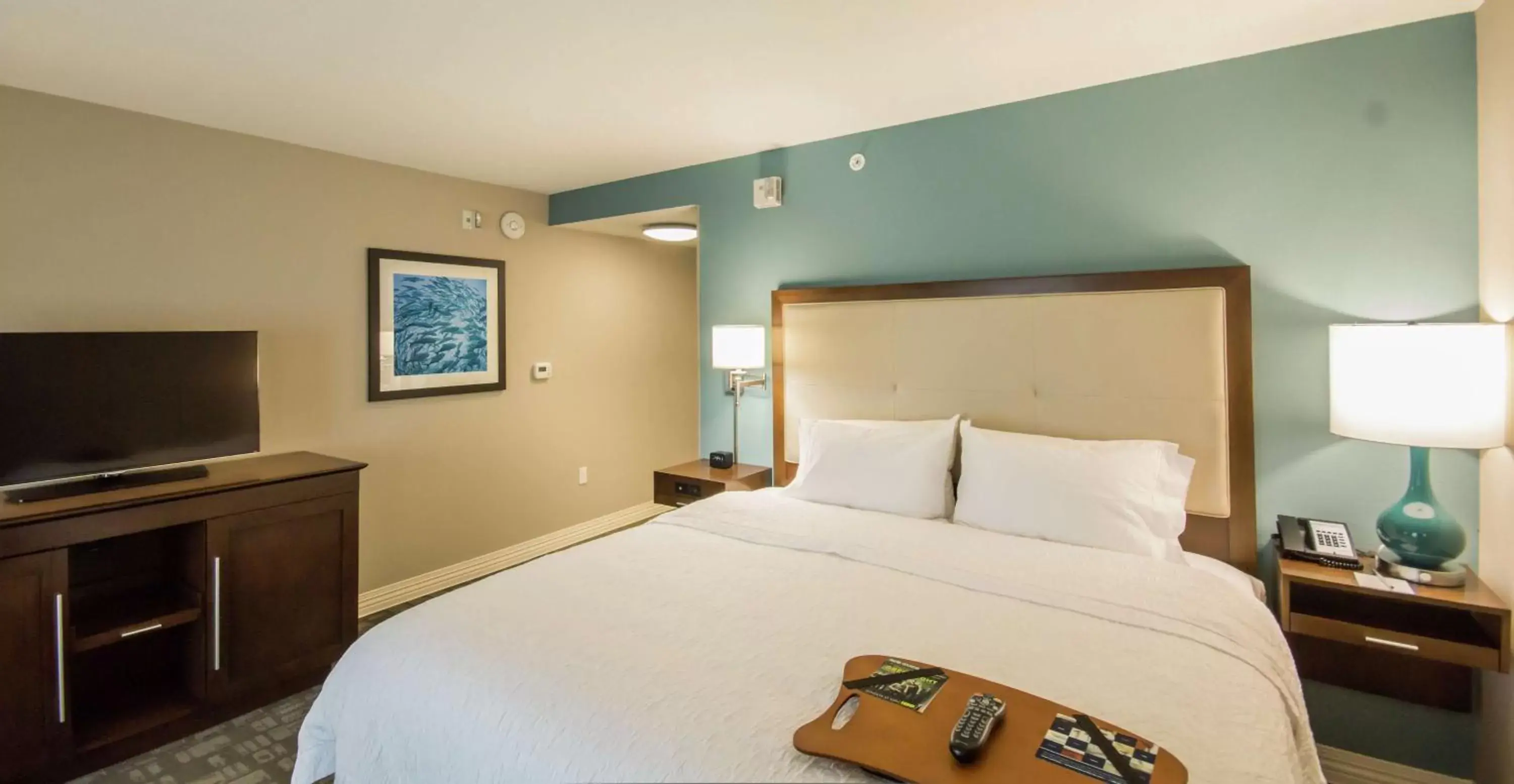 Bedroom, Bed in Hampton Inn & Suites Orlando near SeaWorld