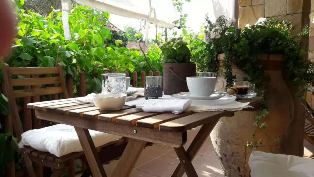 Garden, Restaurant/Places to Eat in B&b Silvana