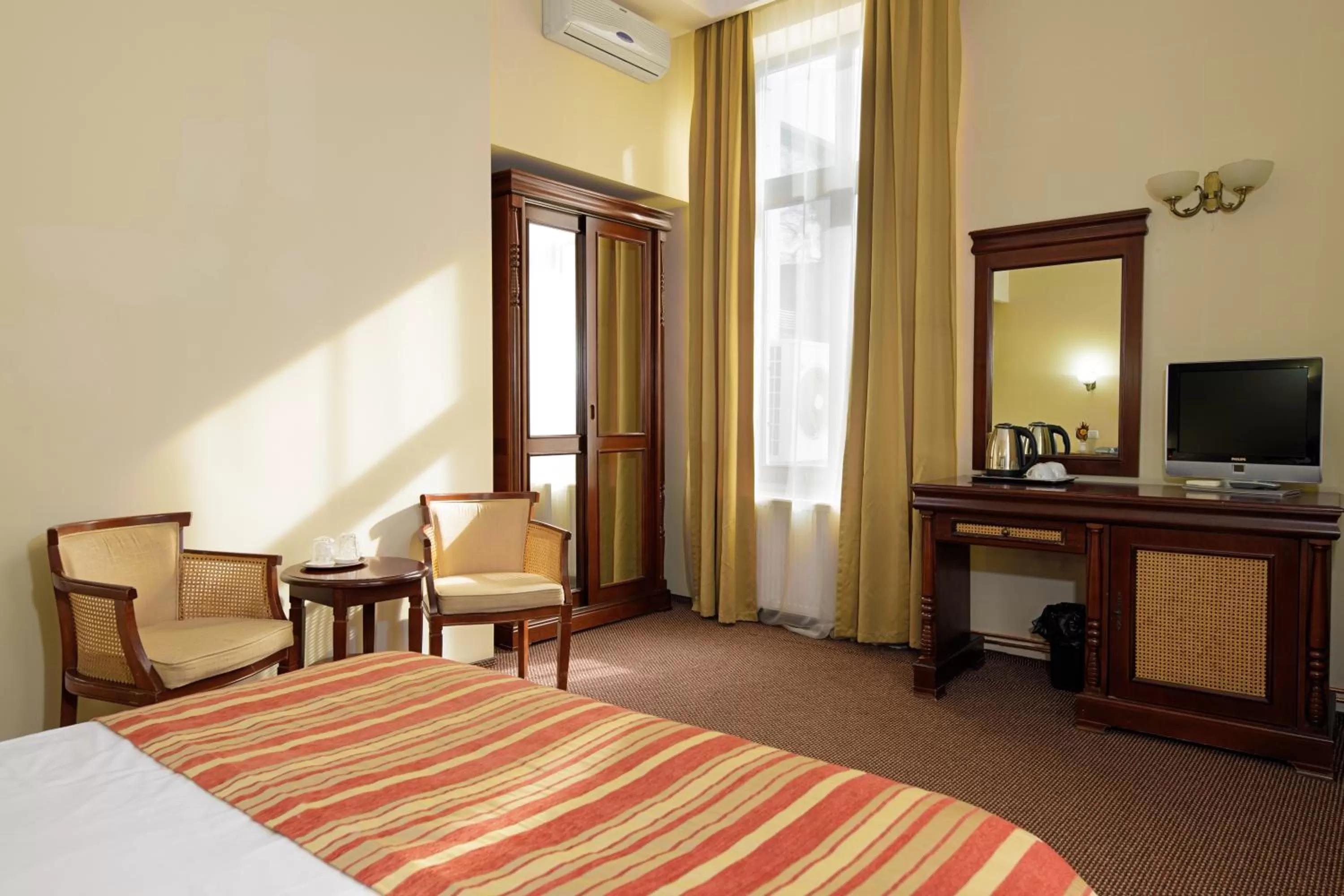 TV and multimedia, Bed in Atrium Hotel Ateneu City Center